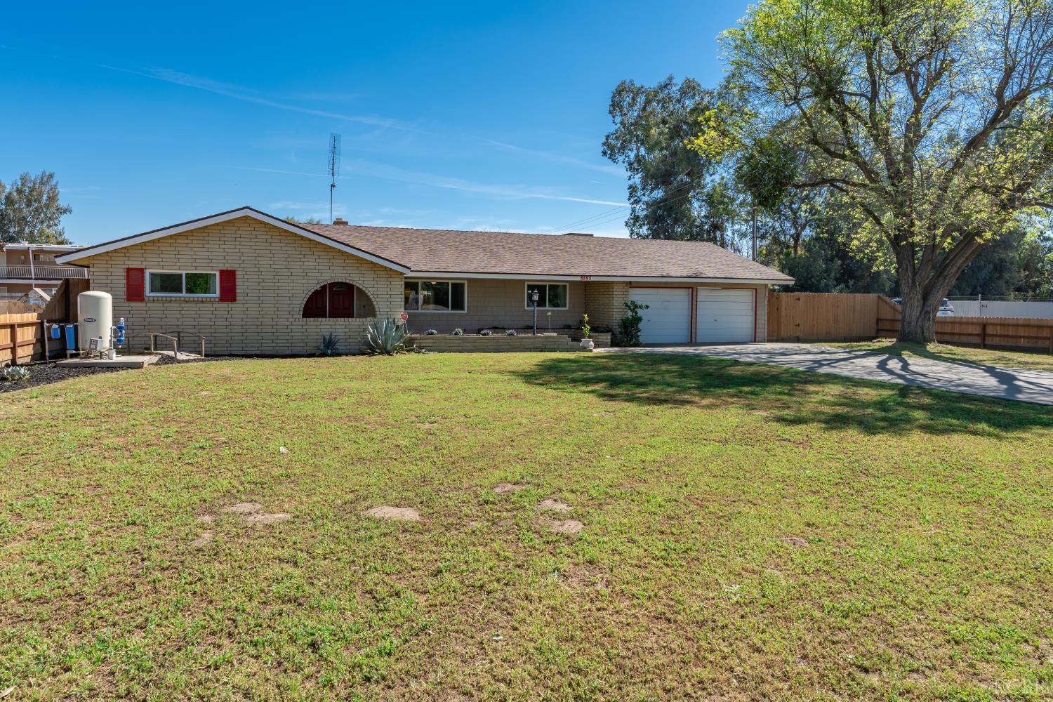 8895 14th Avenue, Hanford, CA 93230