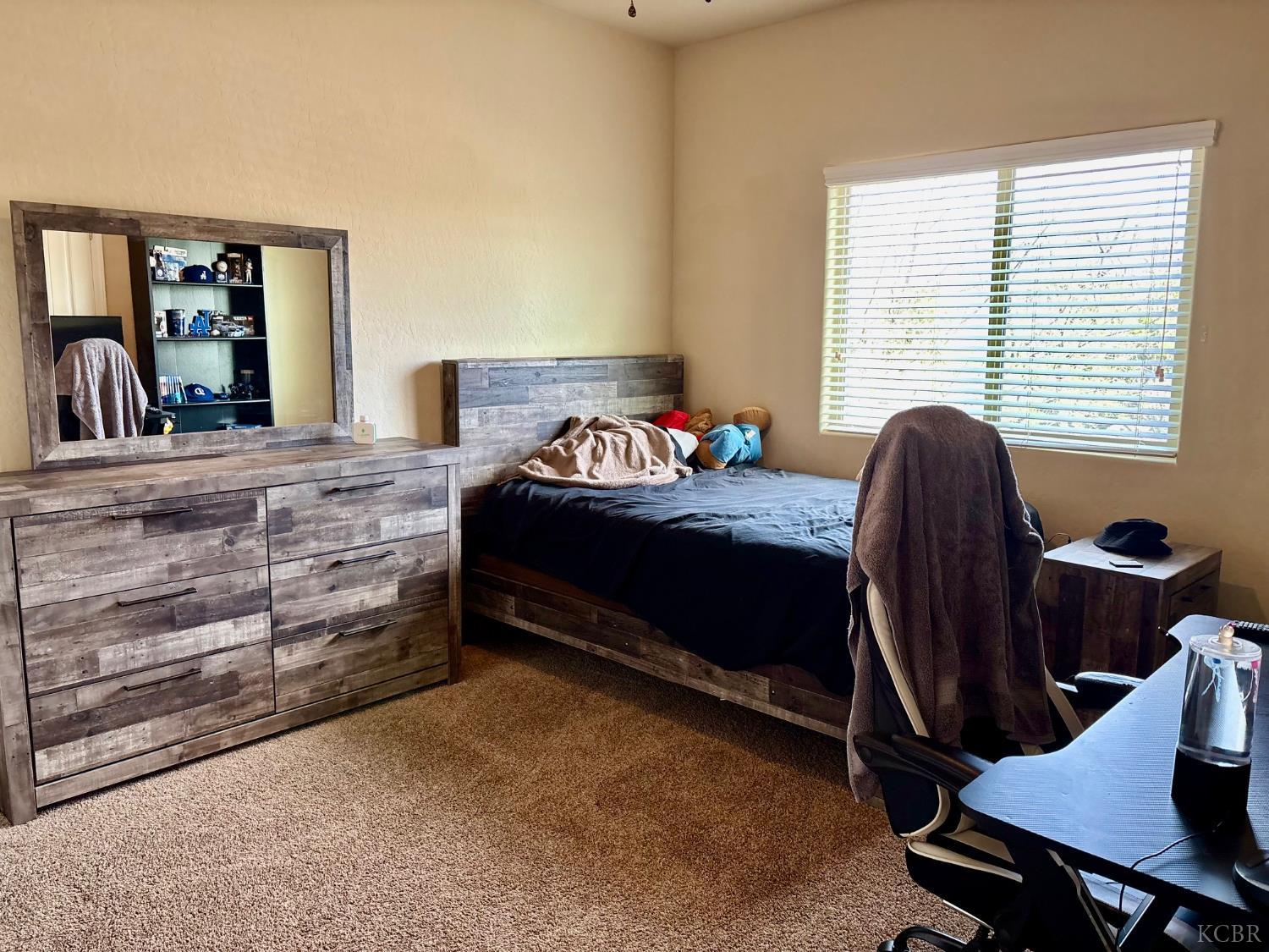 2220 N Shady St, Visalia, CA 93291