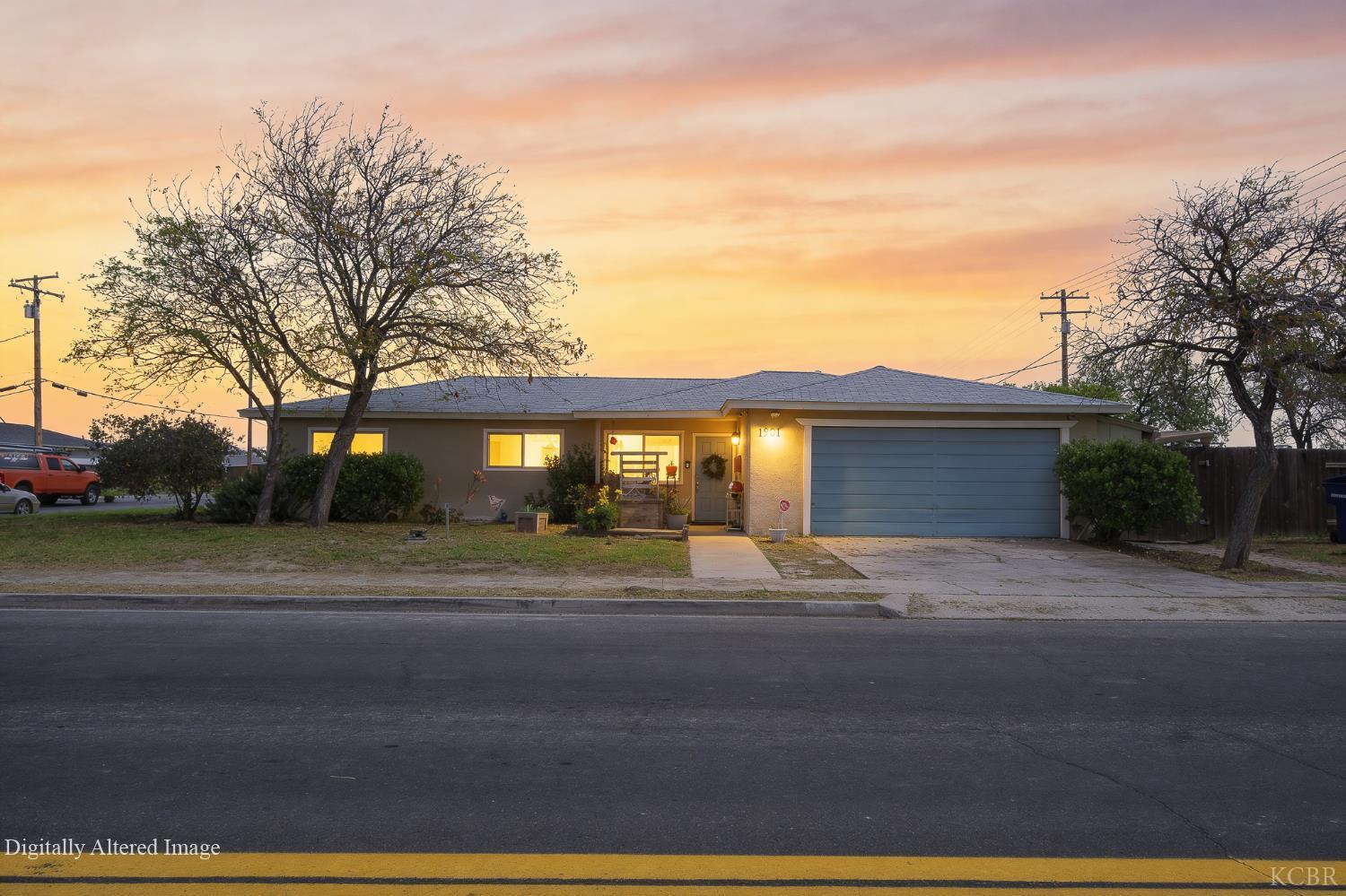 1901 N Kensington Way N, Hanford, CA 93230