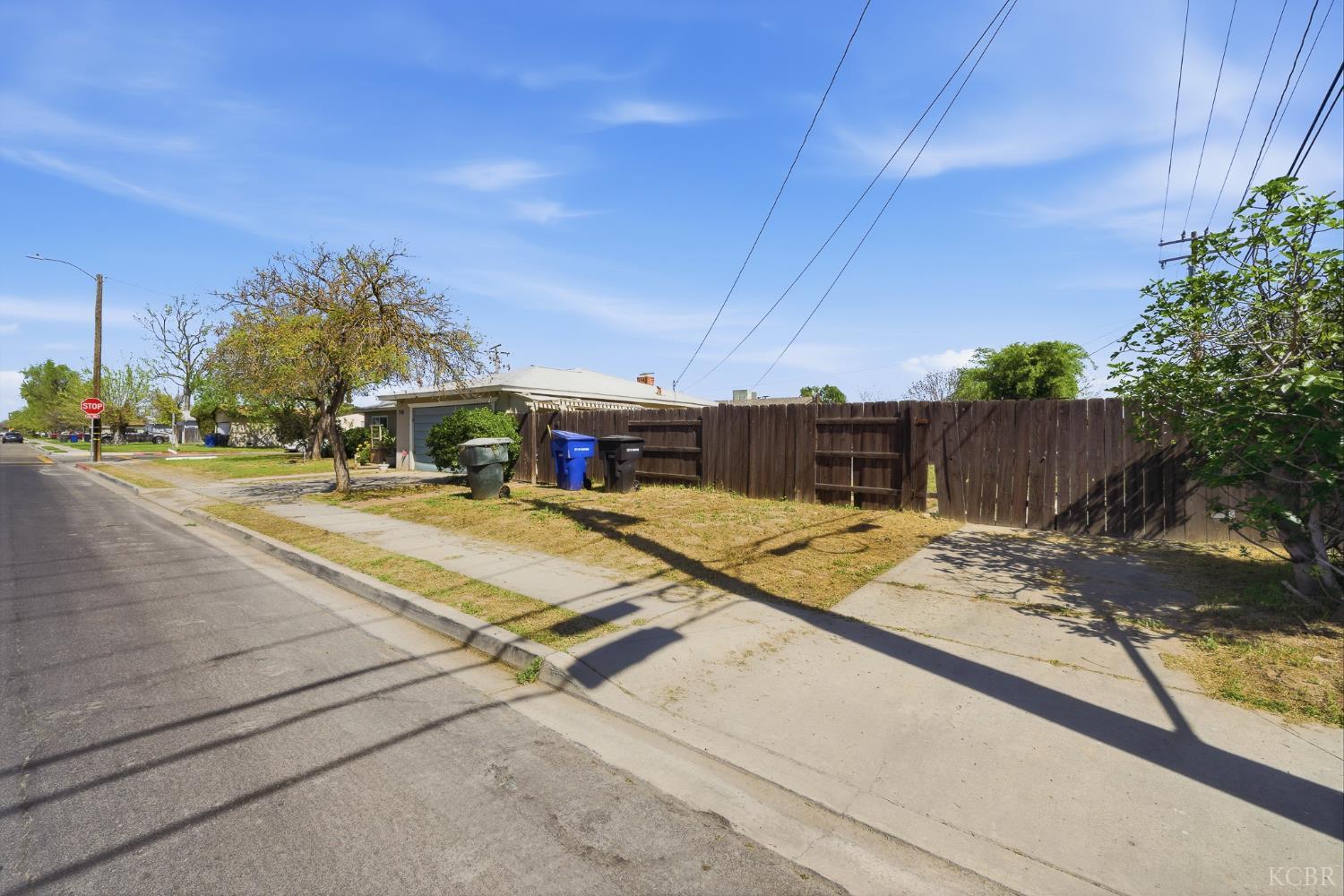 1901 N Kensington Way N, Hanford, CA 93230