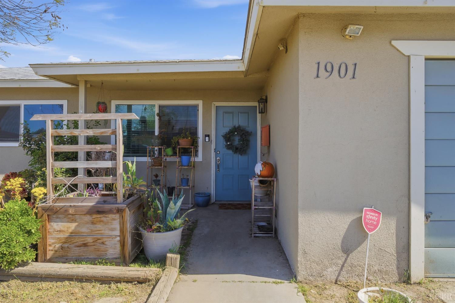 1901 N Kensington Way N, Hanford, CA 93230
