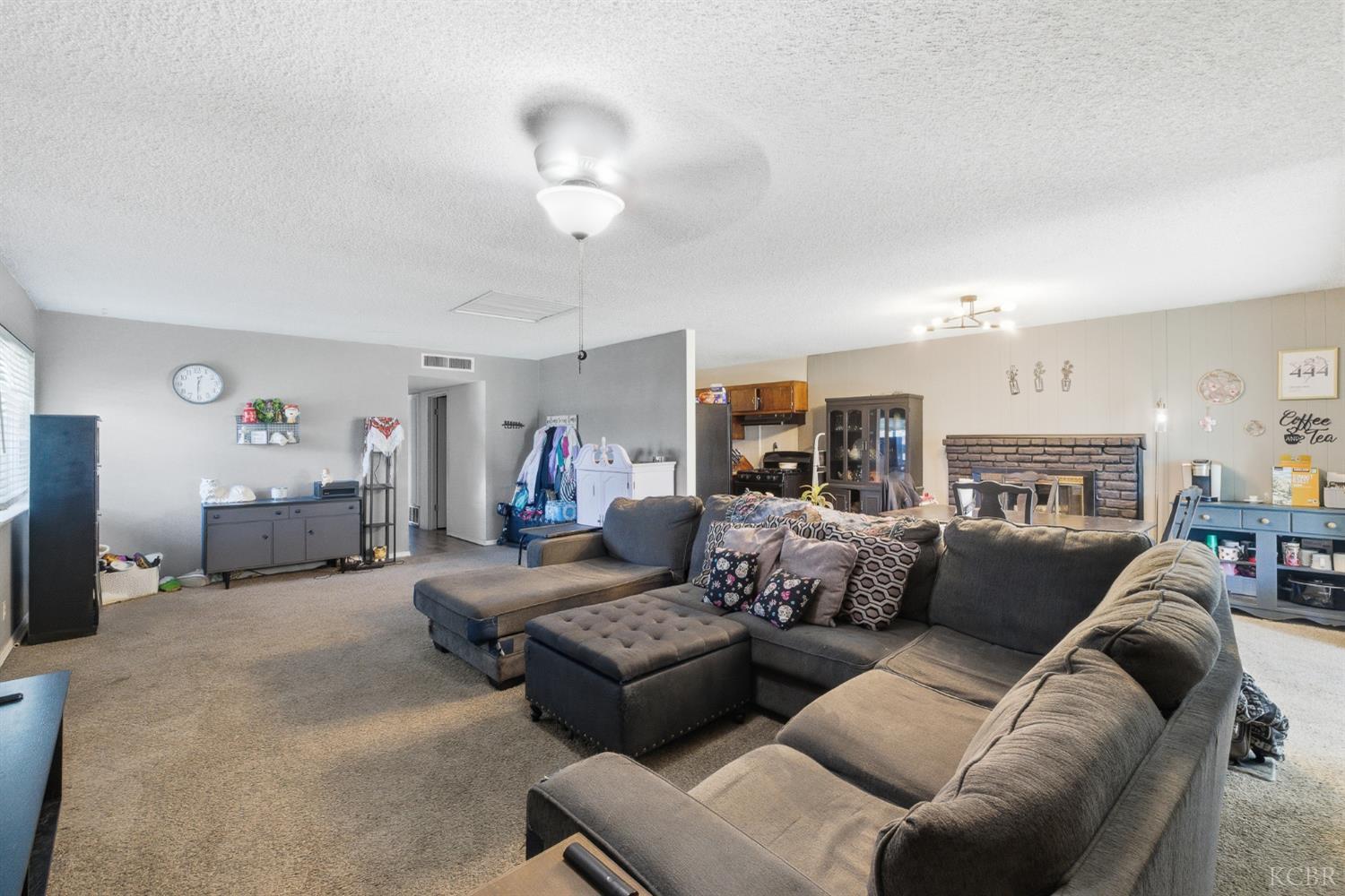 1901 N Kensington Way N, Hanford, CA 93230