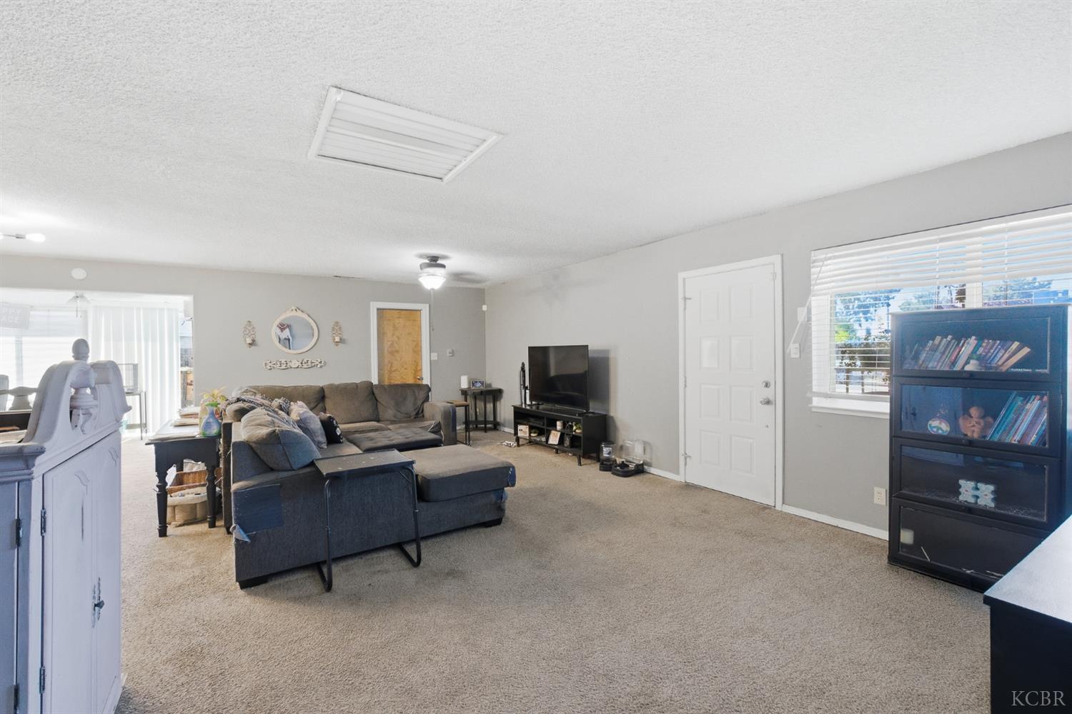 1901 N Kensington Way N, Hanford, CA 93230