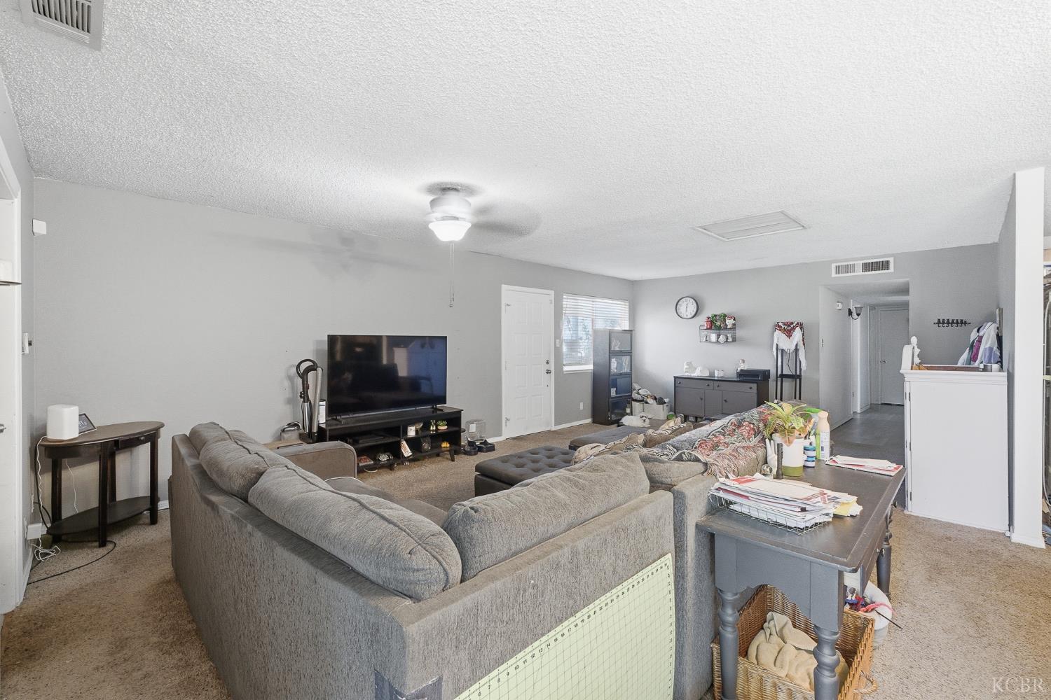 1901 N Kensington Way N, Hanford, CA 93230