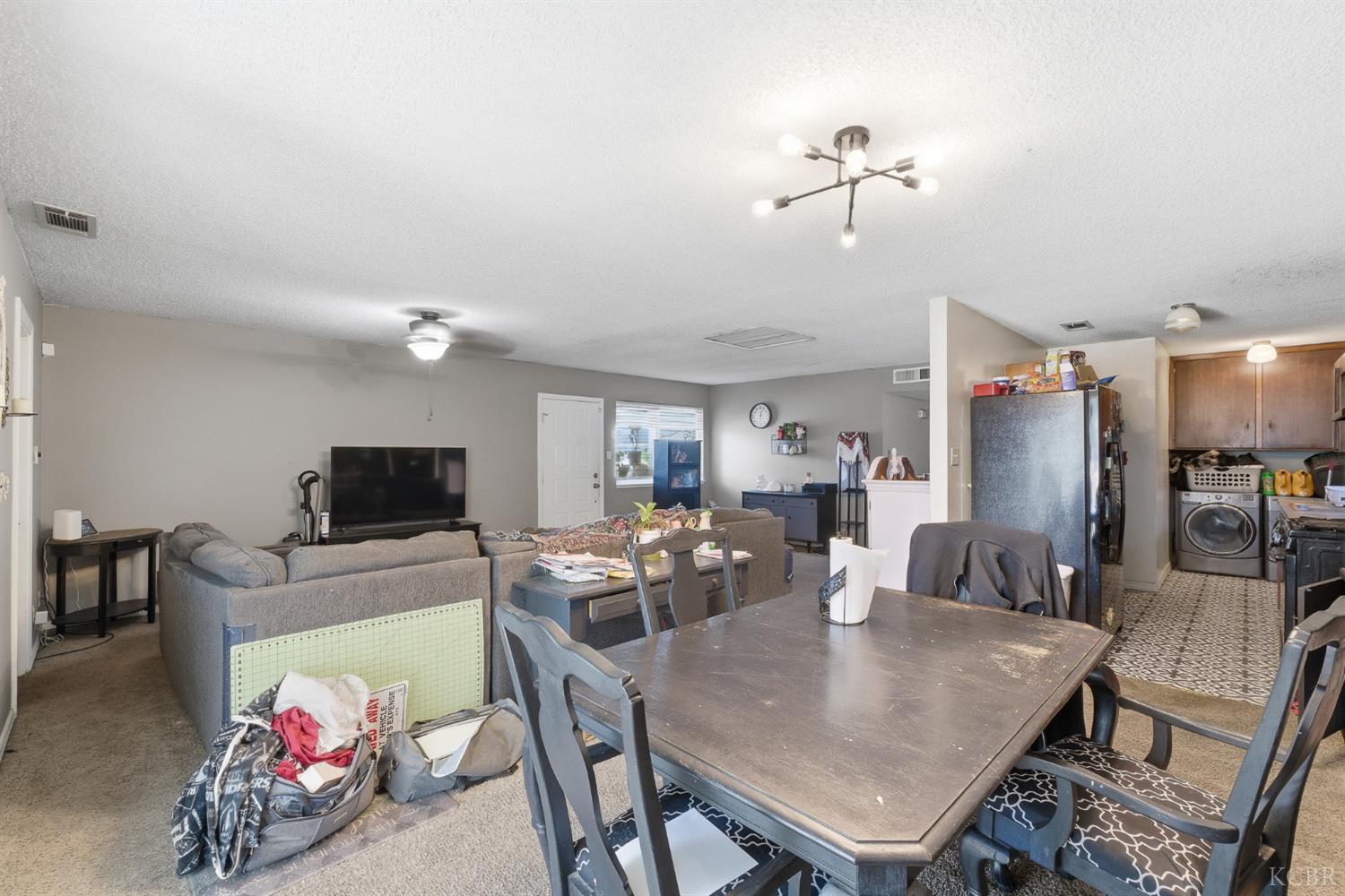 1901 N Kensington Way N, Hanford, CA 93230