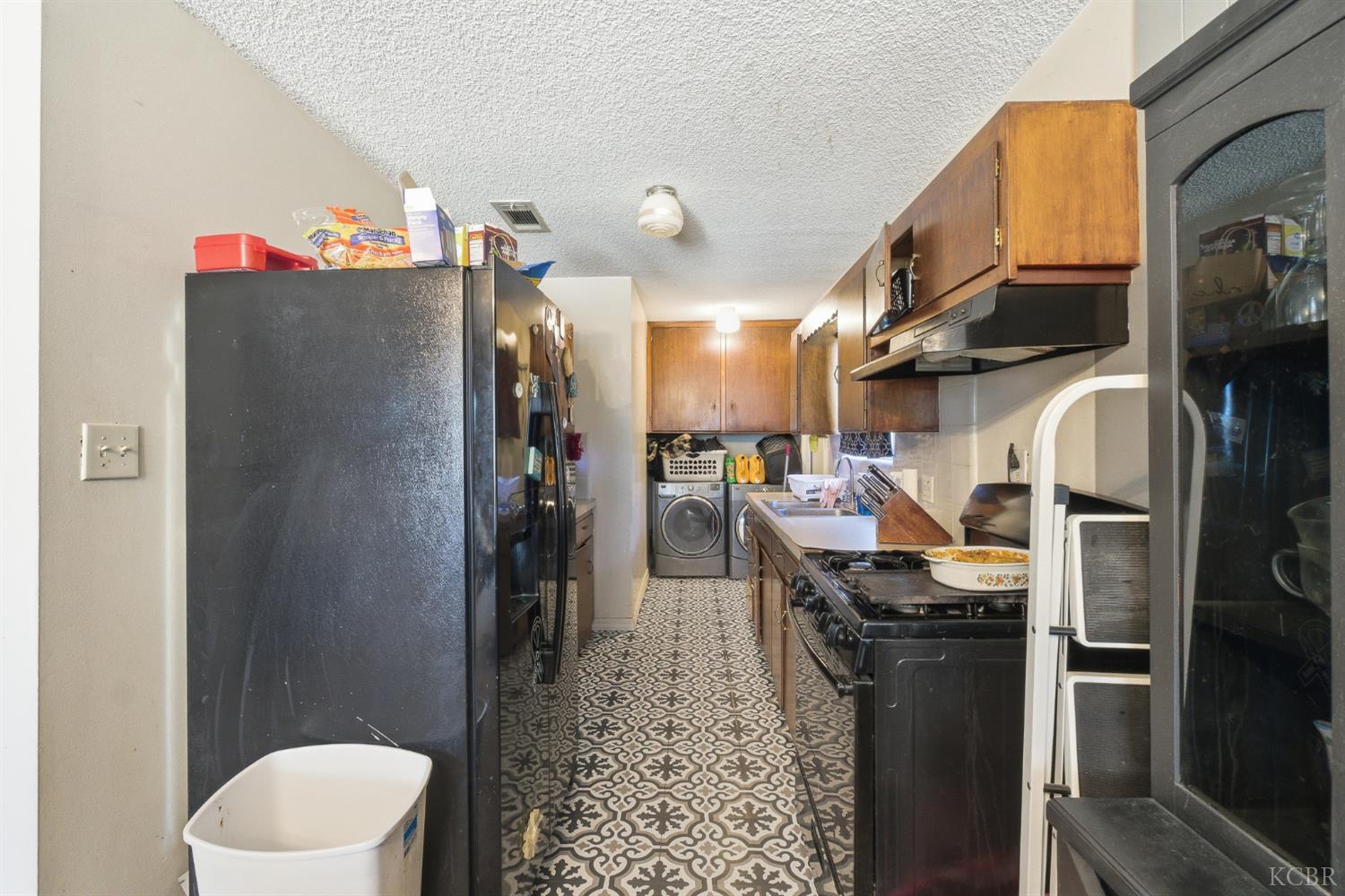 1901 N Kensington Way N, Hanford, CA 93230