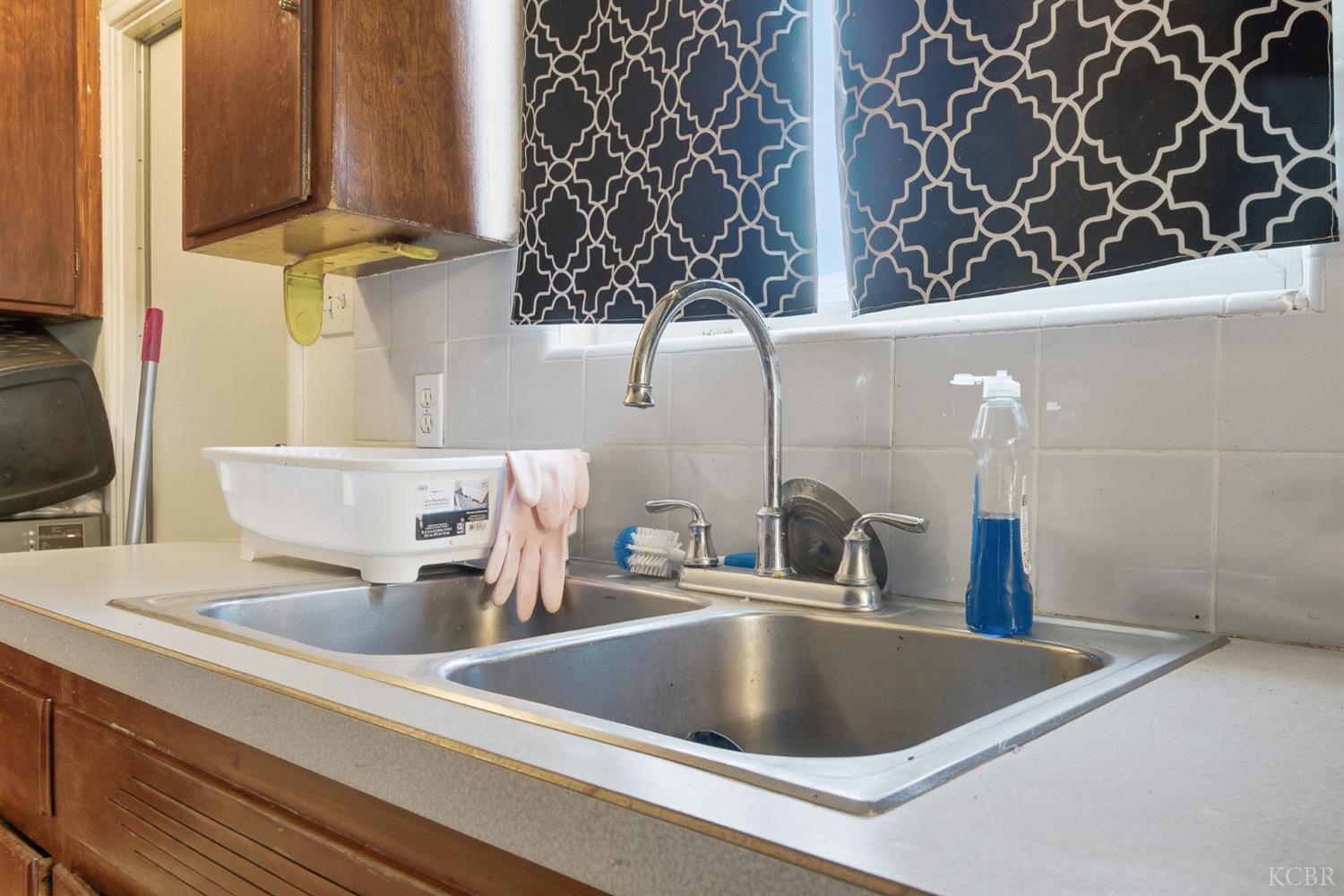 1901 N Kensington Way N, Hanford, CA 93230