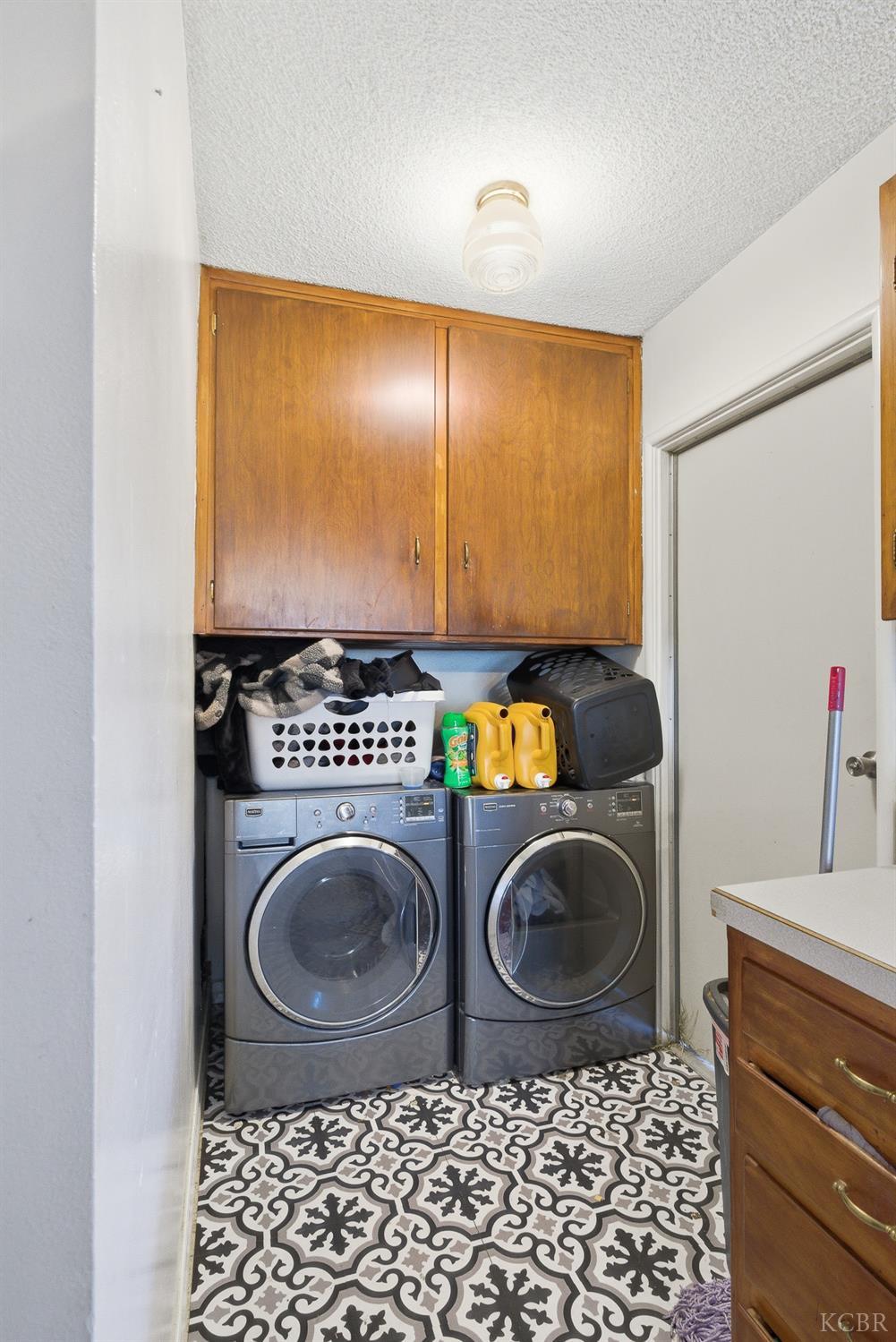 1901 N Kensington Way N, Hanford, CA 93230