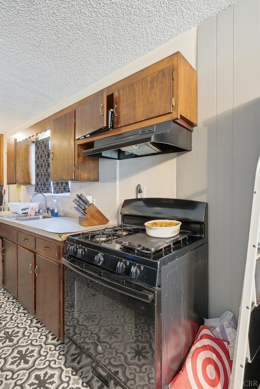 1901 N Kensington Way N, Hanford, CA 93230