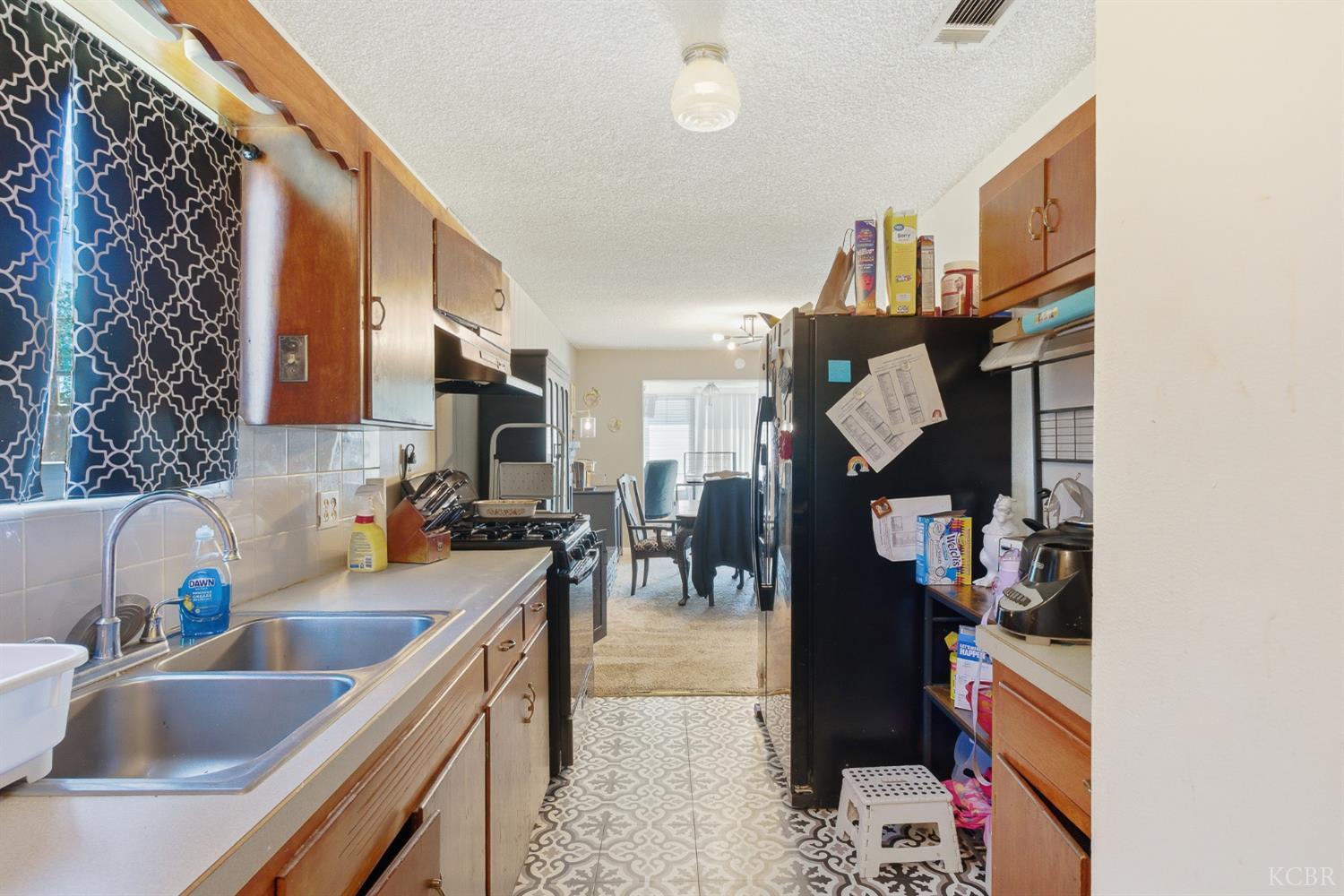 1901 N Kensington Way N, Hanford, CA 93230