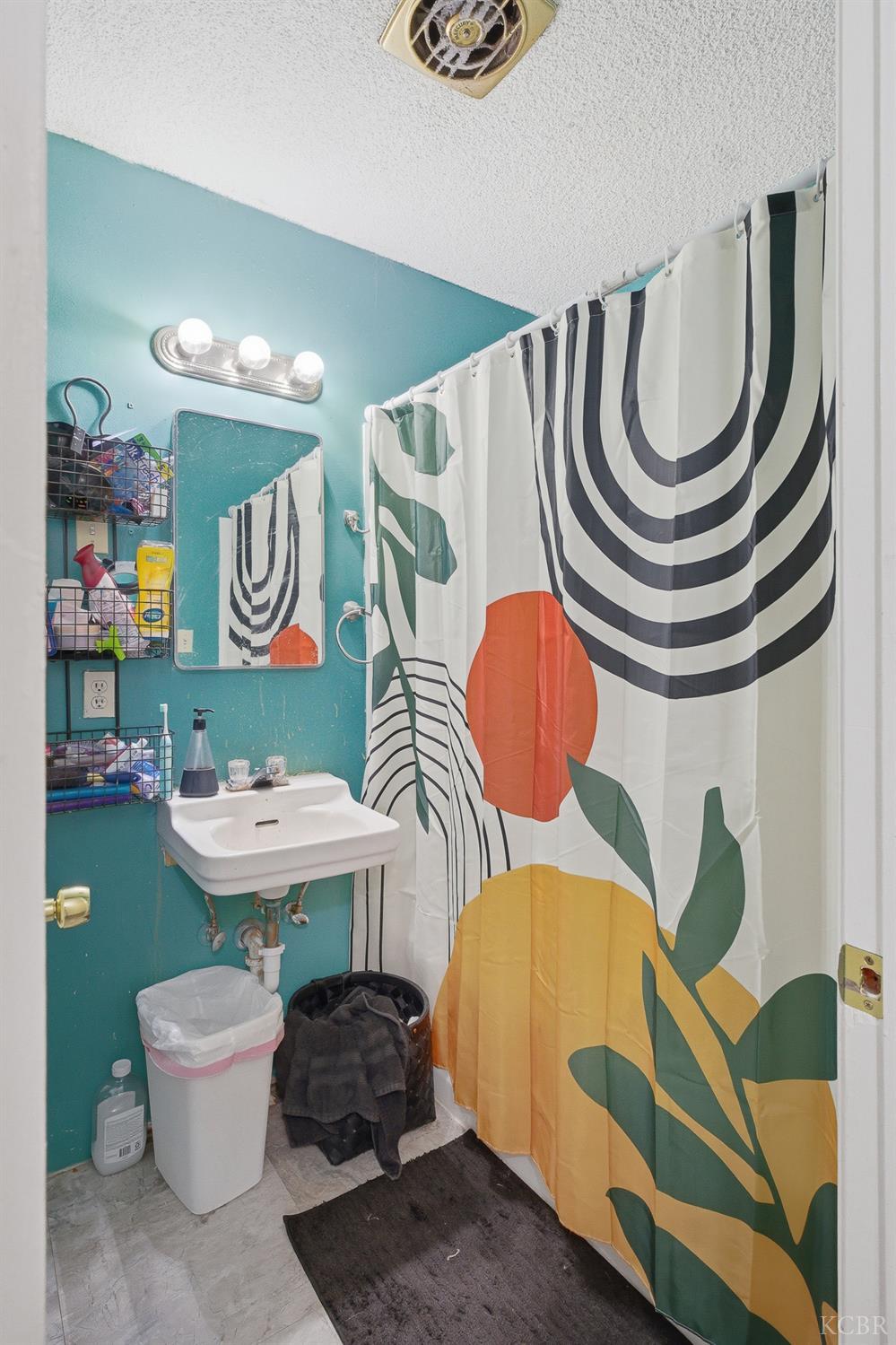 1901 N Kensington Way N, Hanford, CA 93230