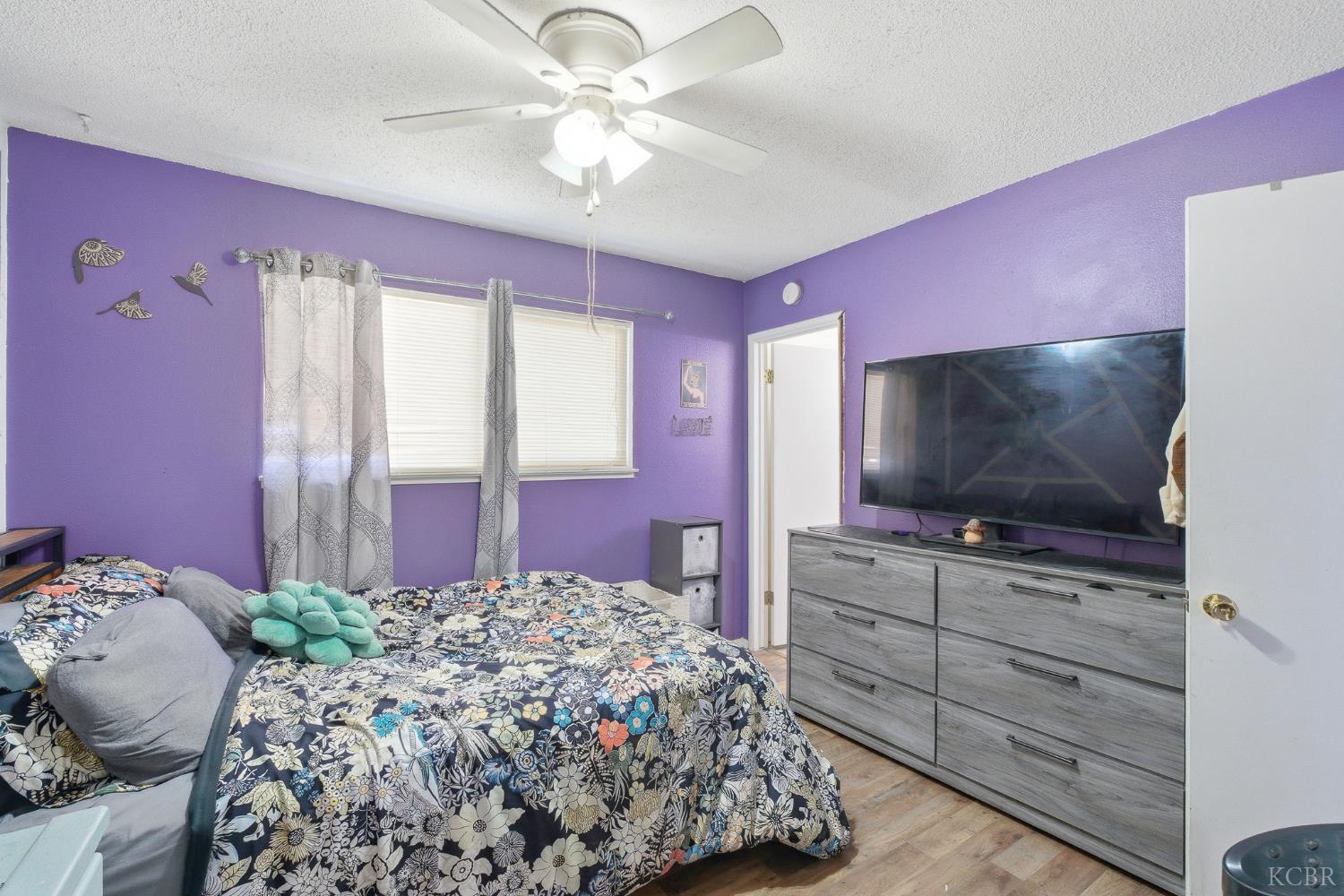 1901 N Kensington Way N, Hanford, CA 93230