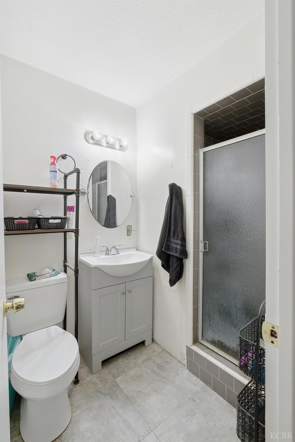 1901 N Kensington Way N, Hanford, CA 93230