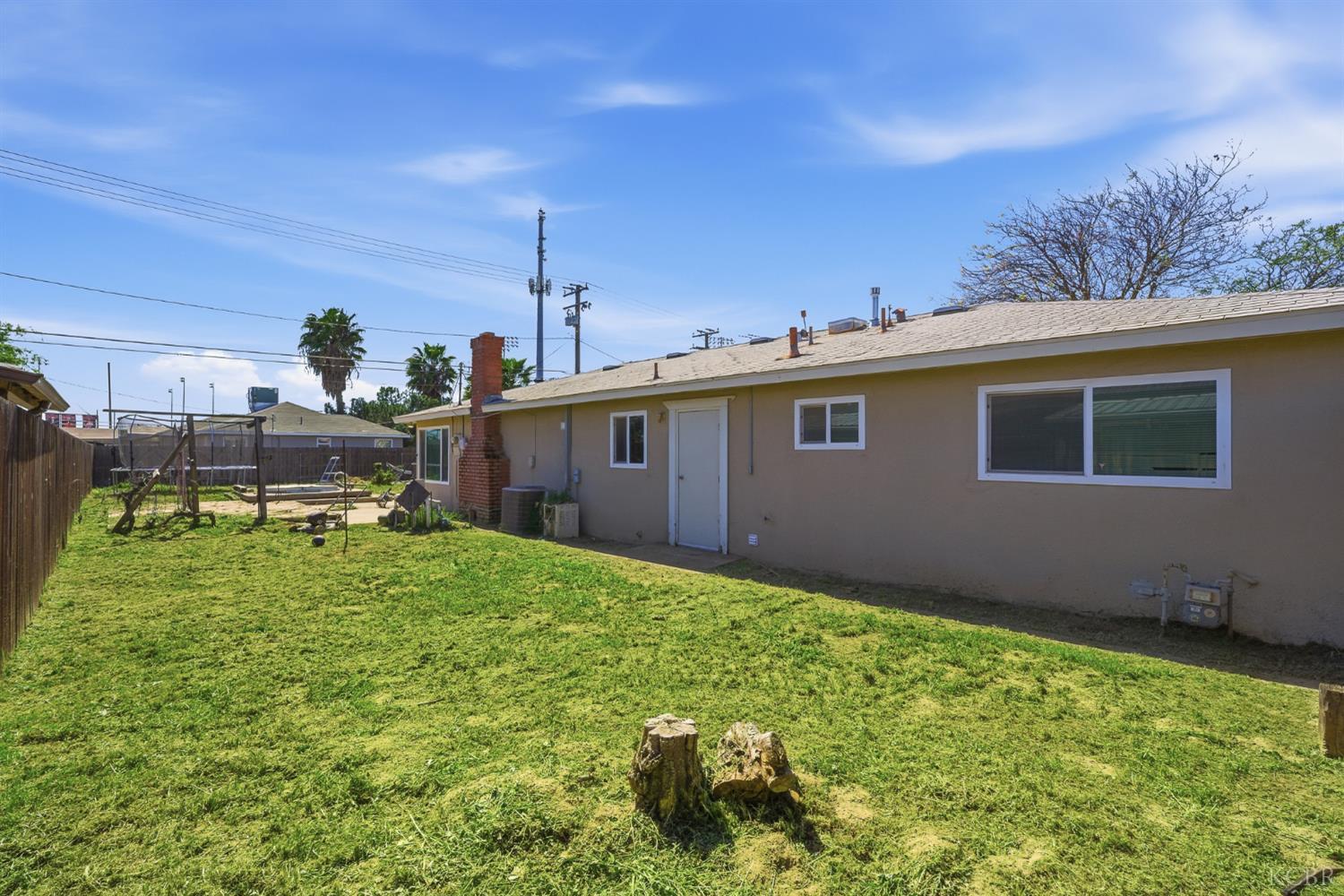 1901 N Kensington Way N, Hanford, CA 93230