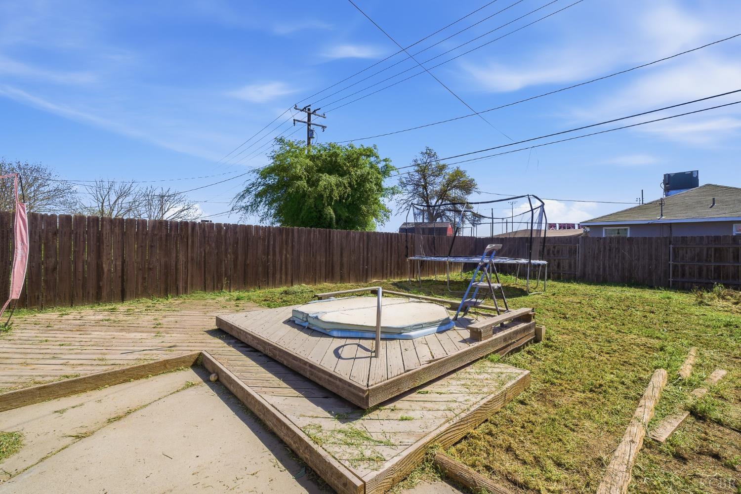 1901 N Kensington Way N, Hanford, CA 93230