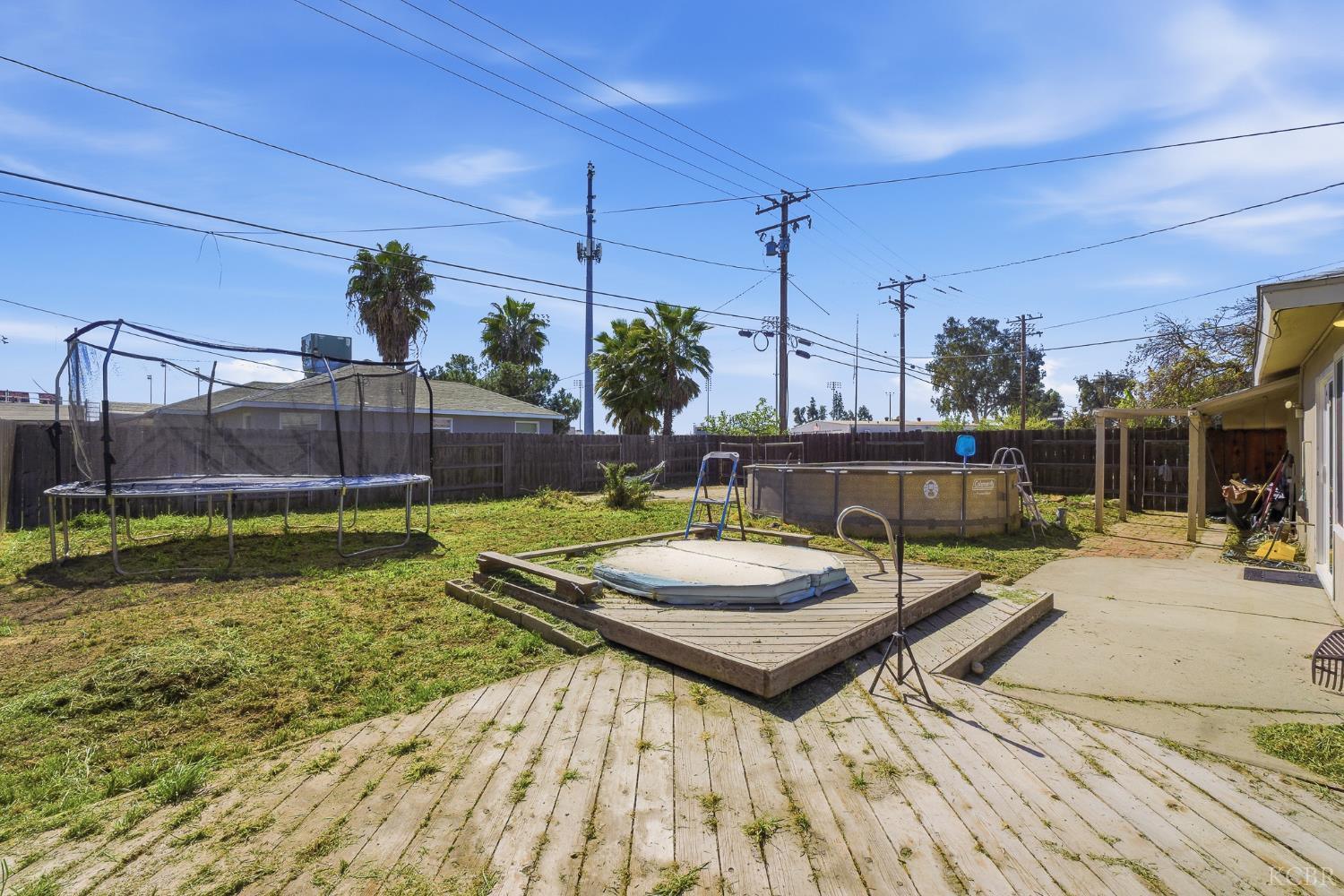 1901 N Kensington Way N, Hanford, CA 93230