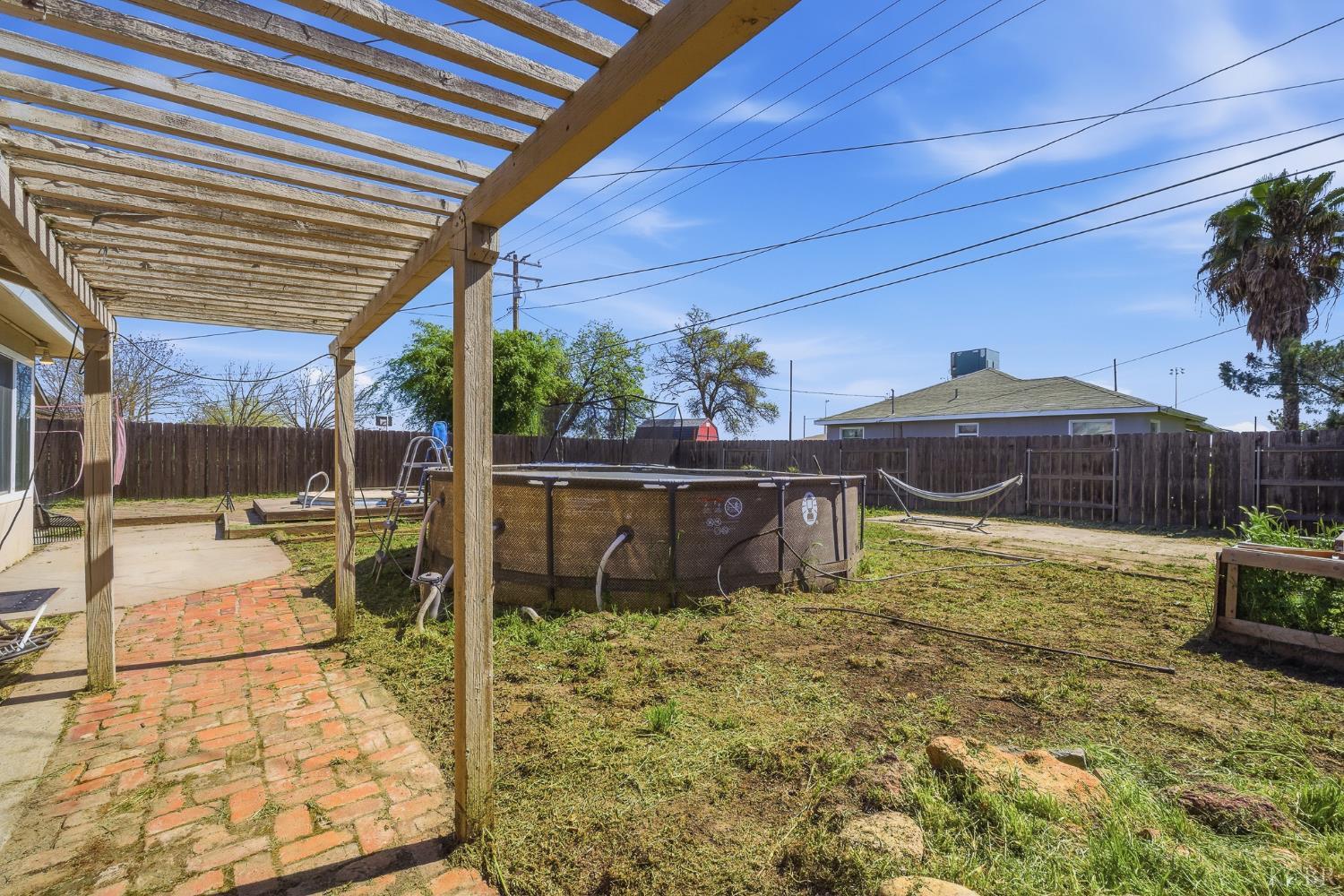 1901 N Kensington Way N, Hanford, CA 93230