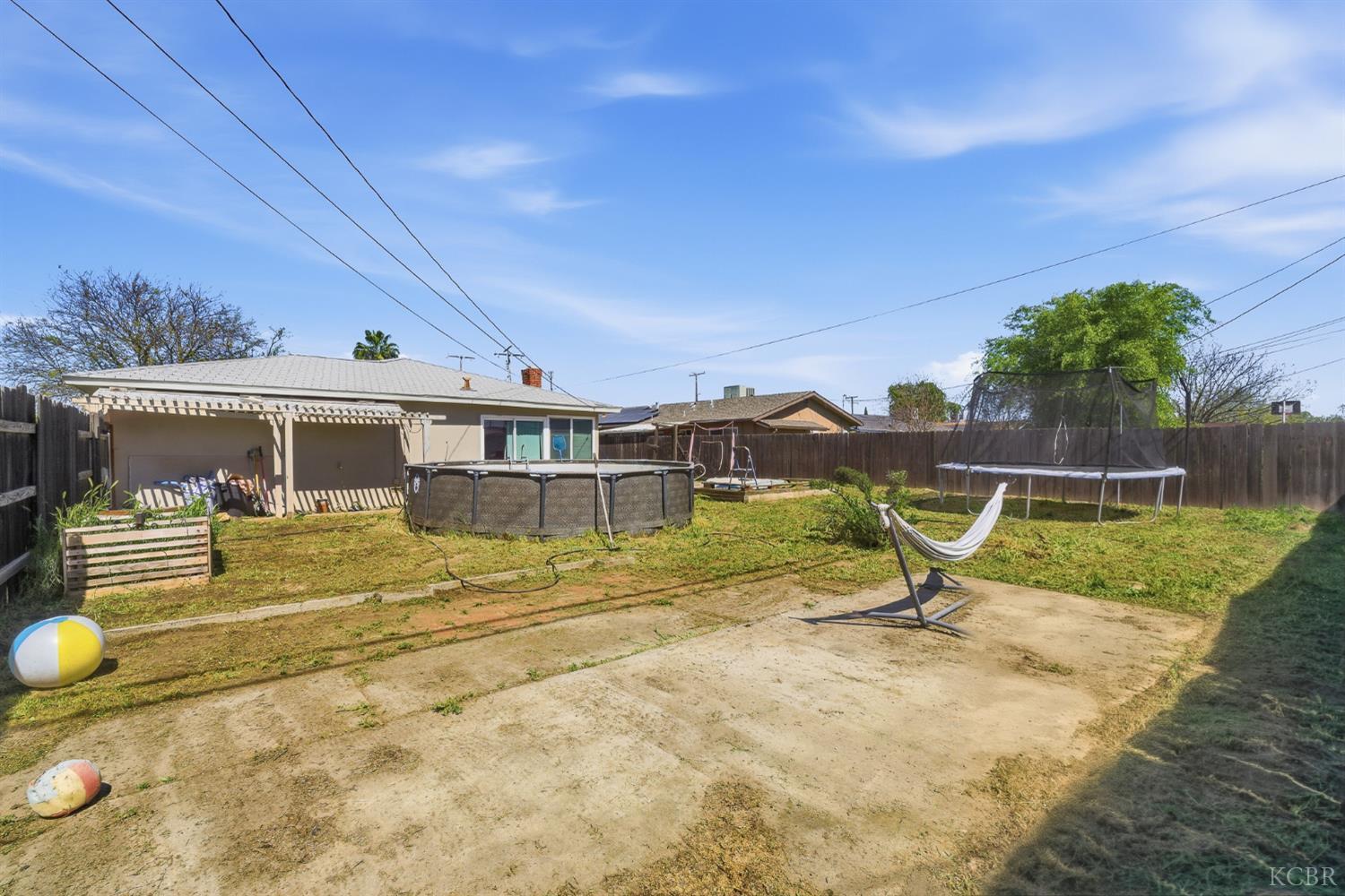 1901 N Kensington Way N, Hanford, CA 93230