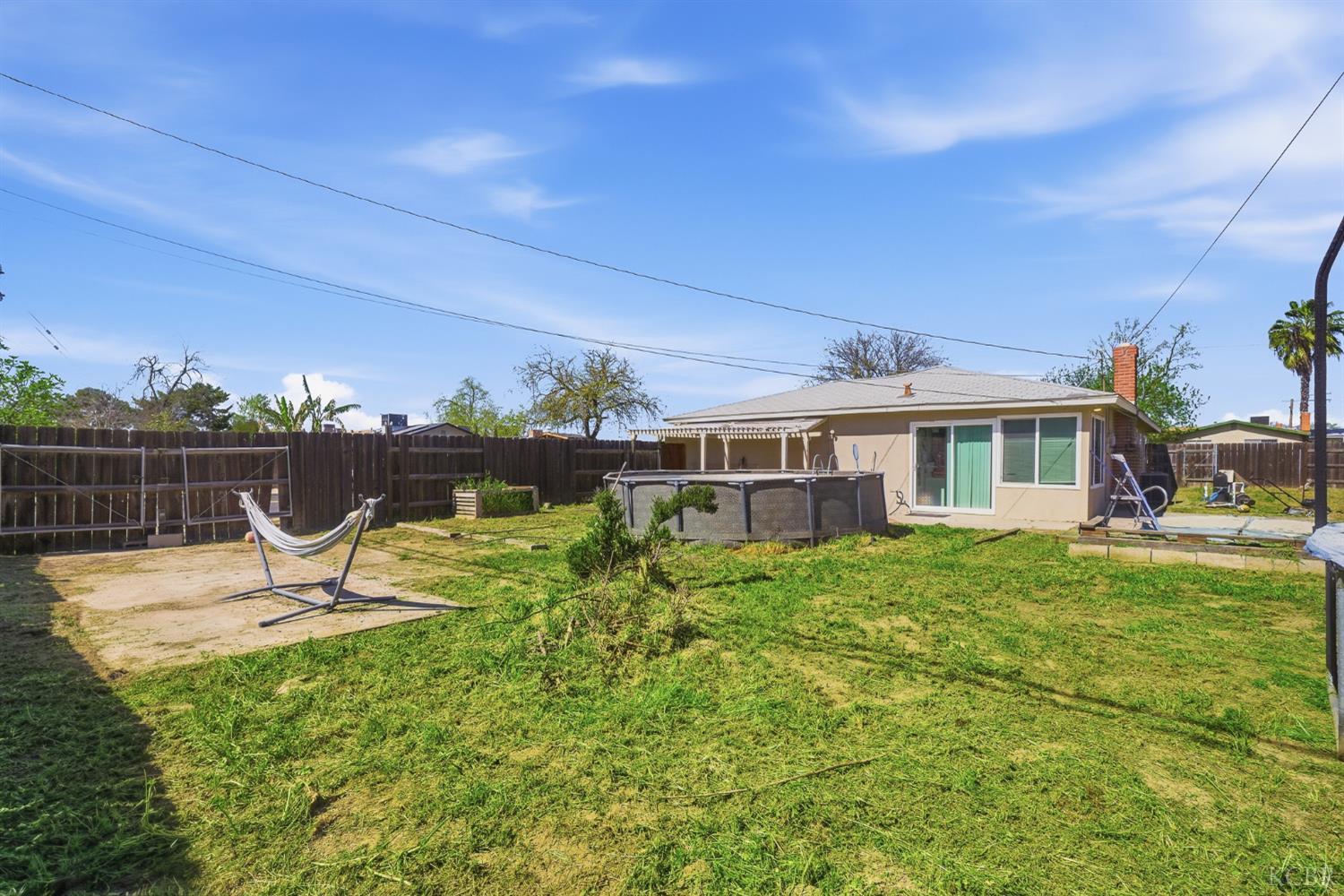 1901 N Kensington Way N, Hanford, CA 93230