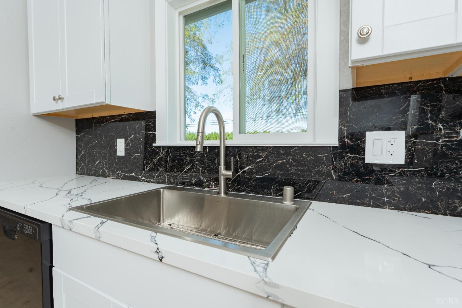 7380 14th Ave, Hanford, CA 93230