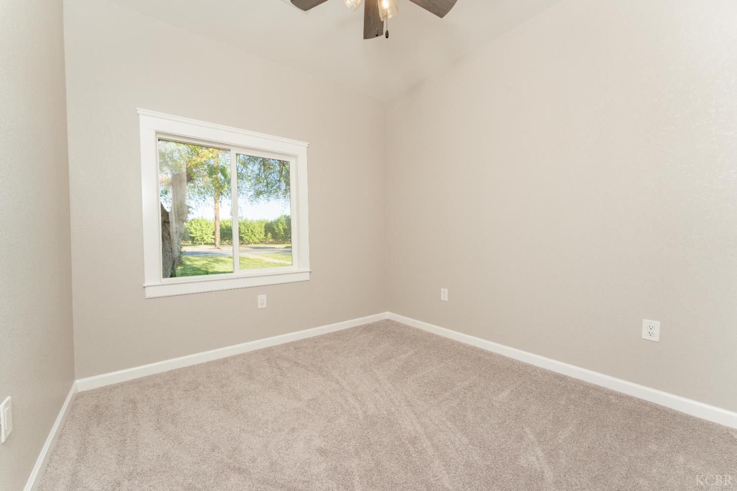 7380 14th Ave, Hanford, CA 93230