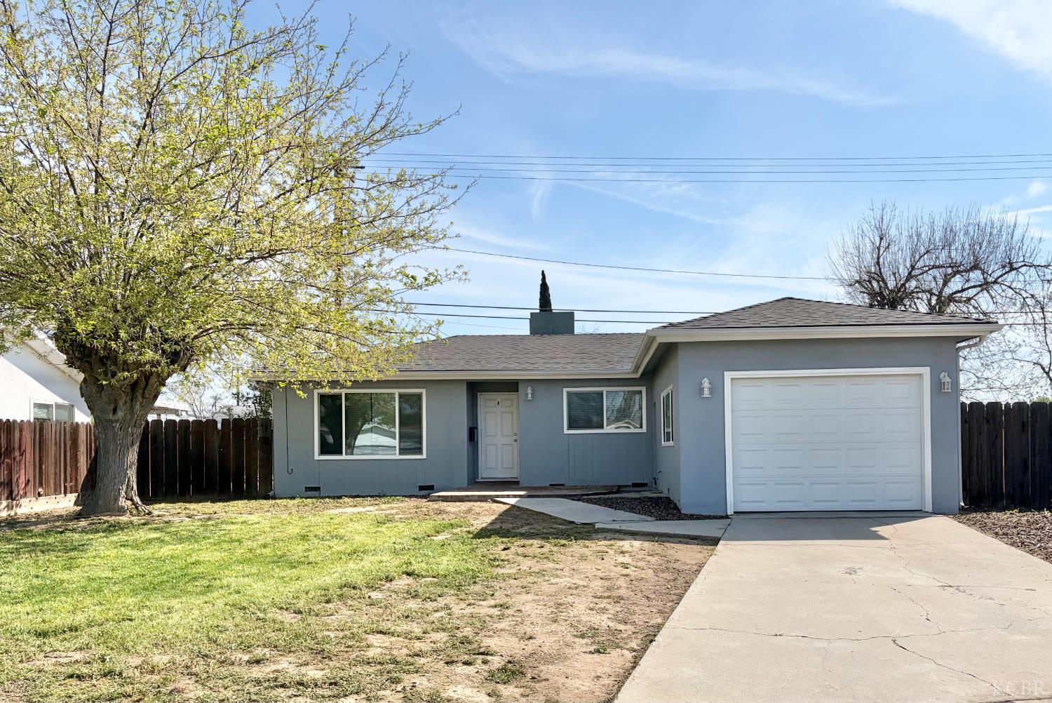 1913 Stratford Way, Hanford, CA 93230