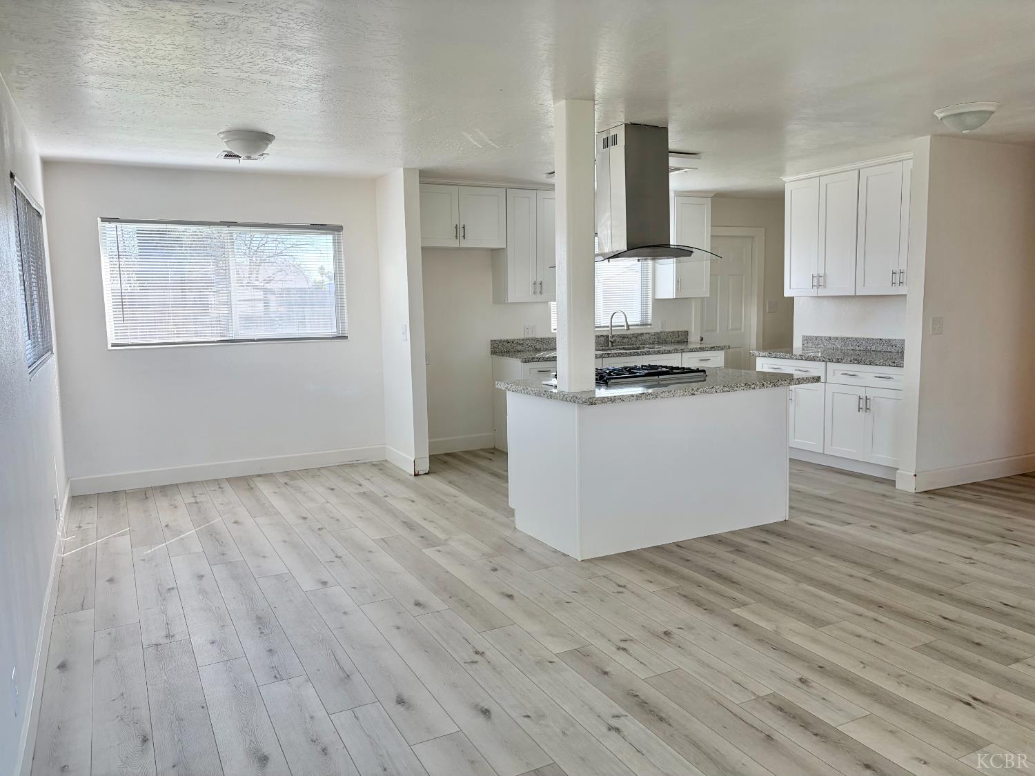 1913 Stratford Way, Hanford, CA 93230