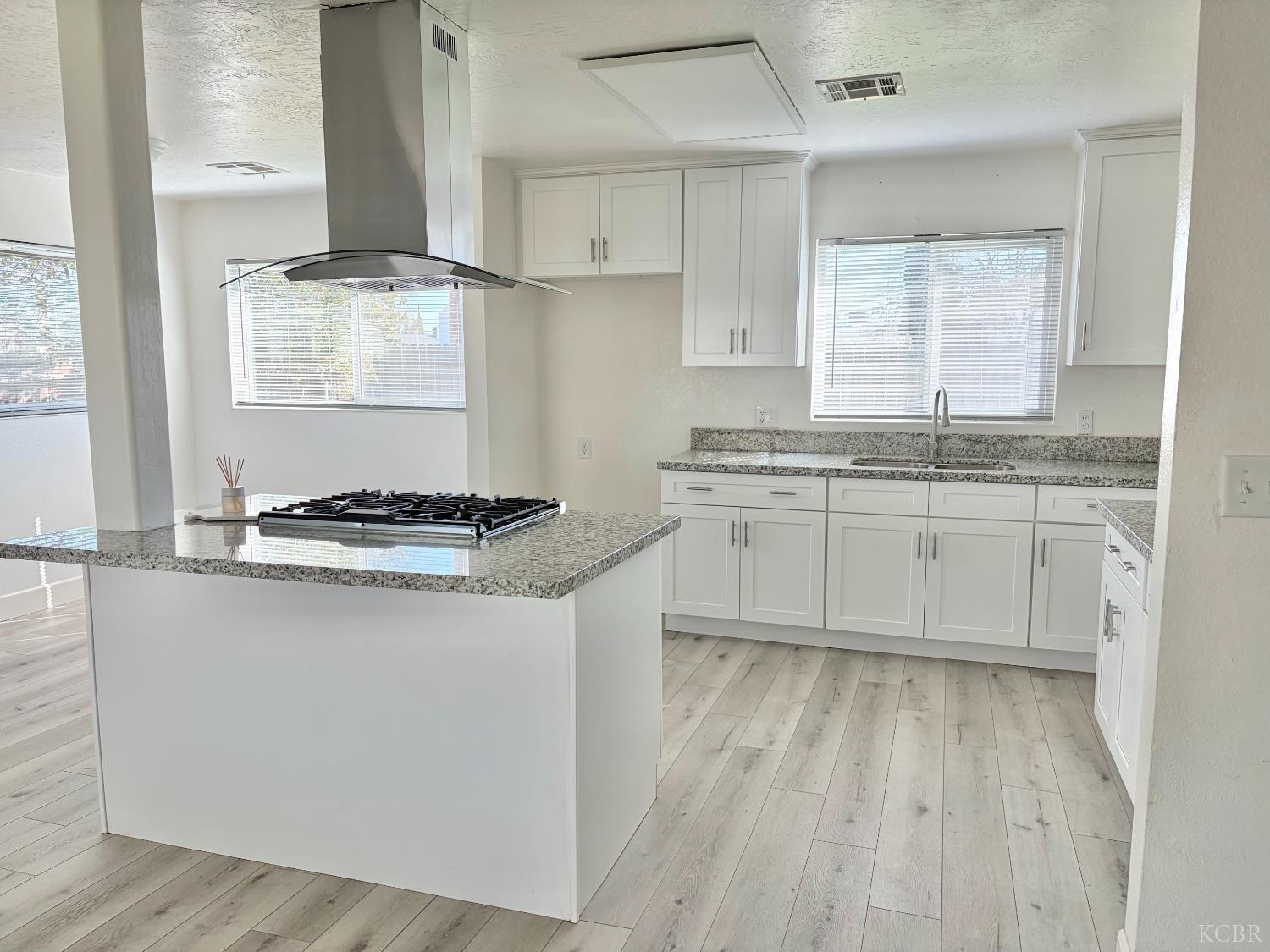 1913 Stratford Way, Hanford, CA 93230