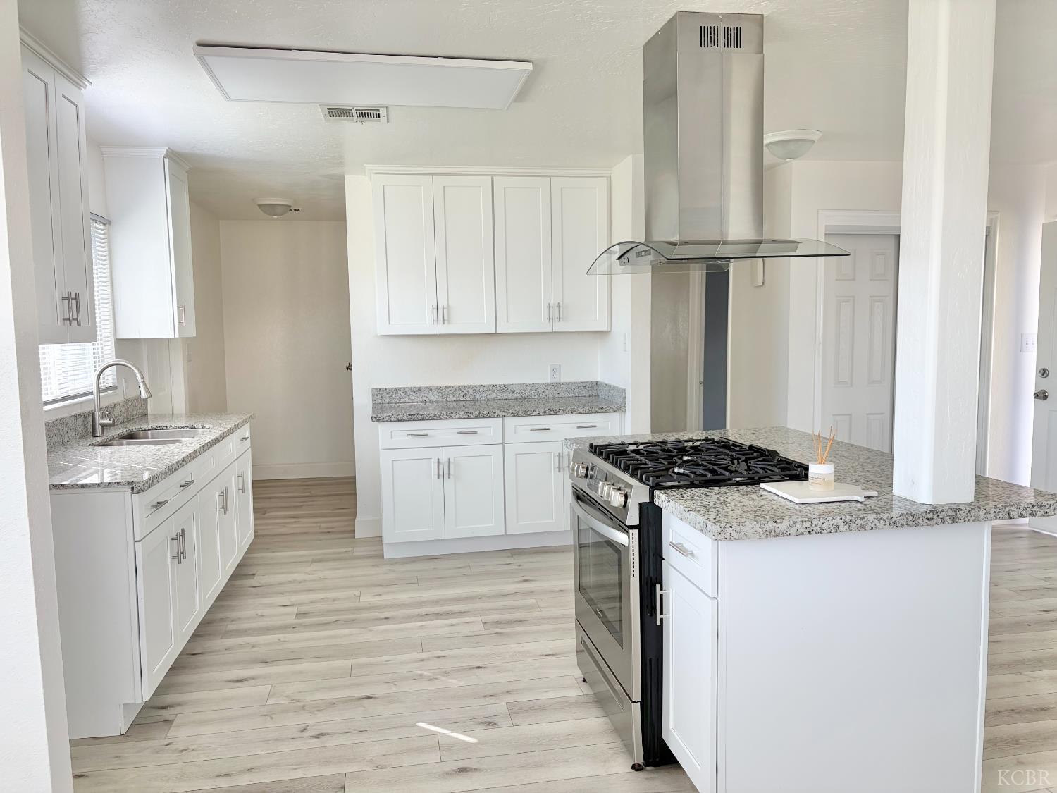 1913 Stratford Way, Hanford, CA 93230