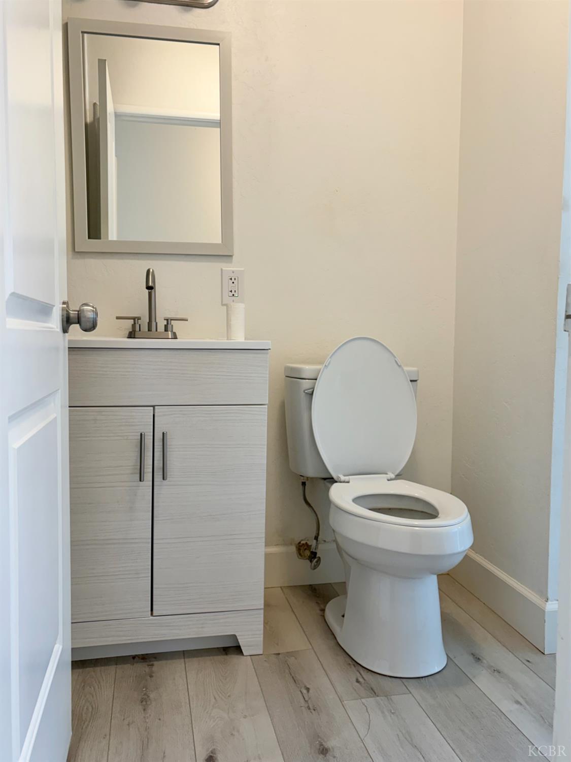 1913 Stratford Way, Hanford, CA 93230