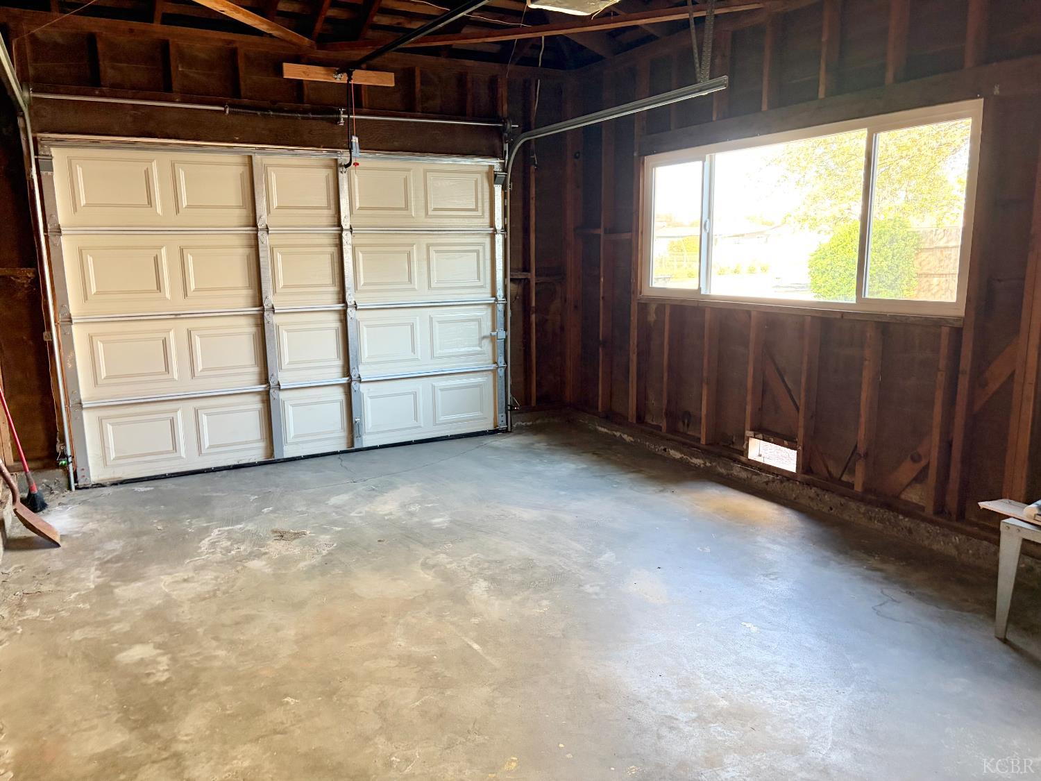 1913 Stratford Way, Hanford, CA 93230