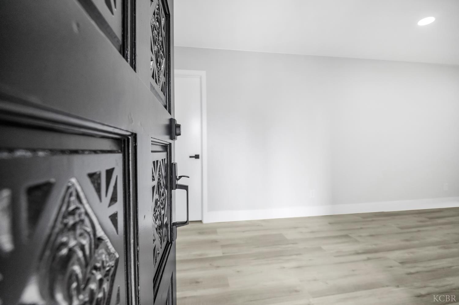 1828 S Hillcrest Dr, Visalia, CA 93292