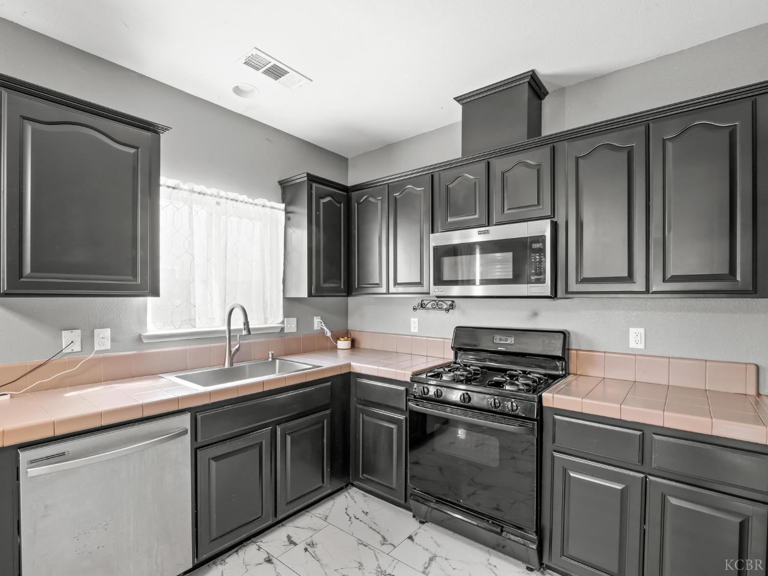 337 Ramona St, Orange Cove, CA 93646