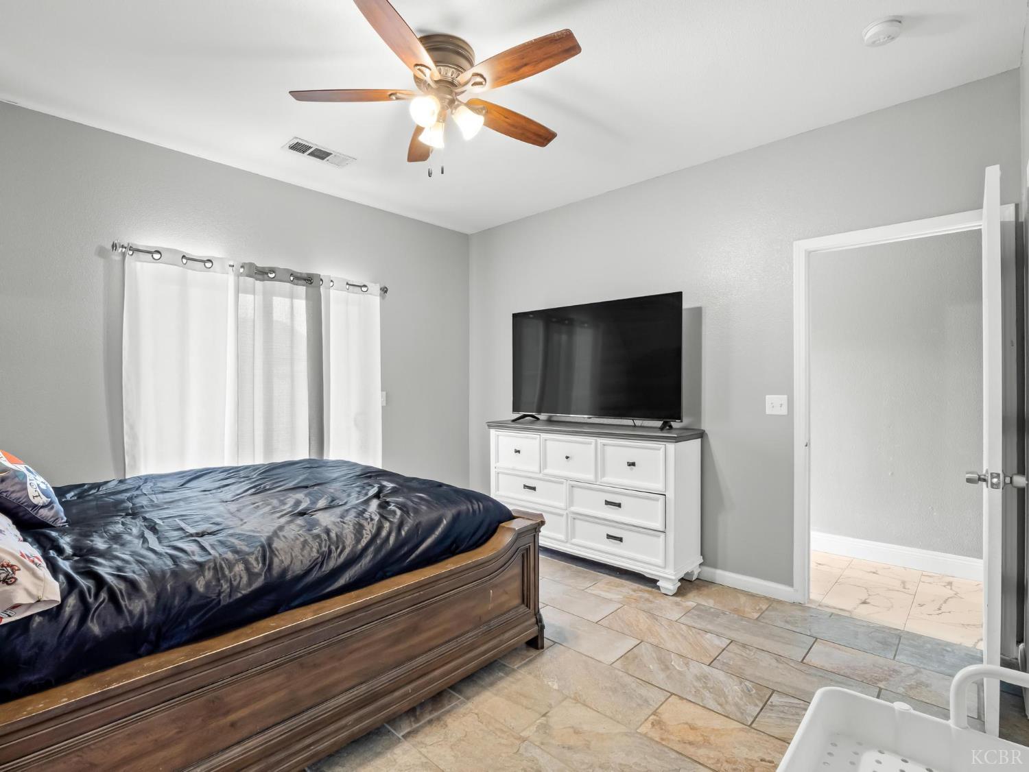 337 Ramona St, Orange Cove, CA 93646