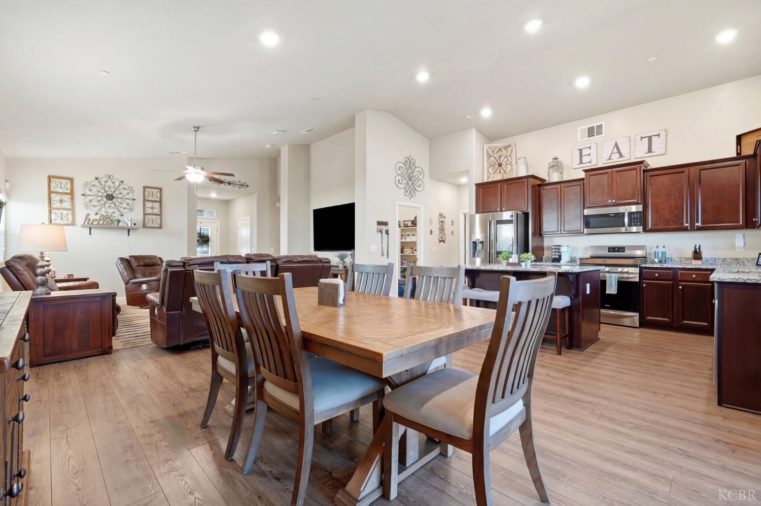 756 Strada St, Lemoore, CA 93245