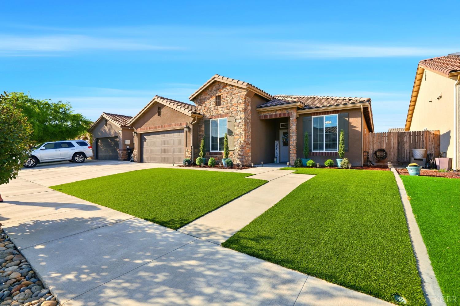 756 Strada St, Lemoore, CA 93245