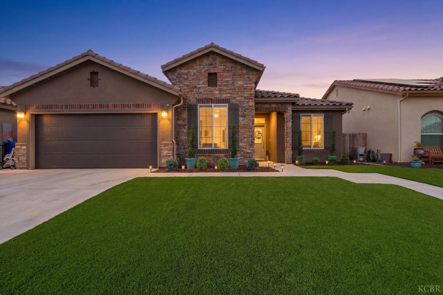 756 Strada St, Lemoore, CA 93245