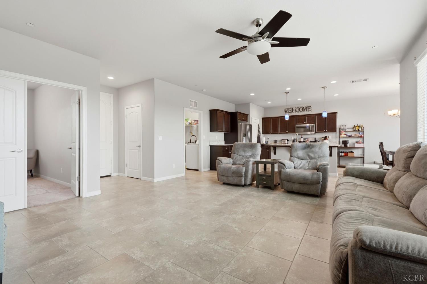 1340 Waterview St, Hanford, CA 93230