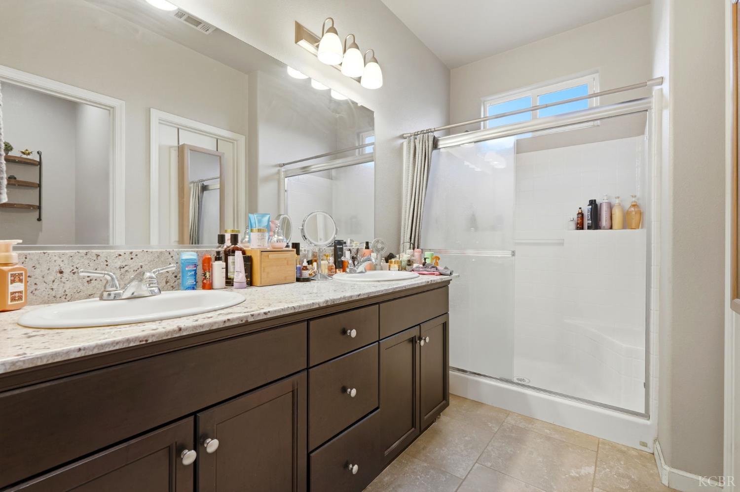 1340 Waterview St, Hanford, CA 93230