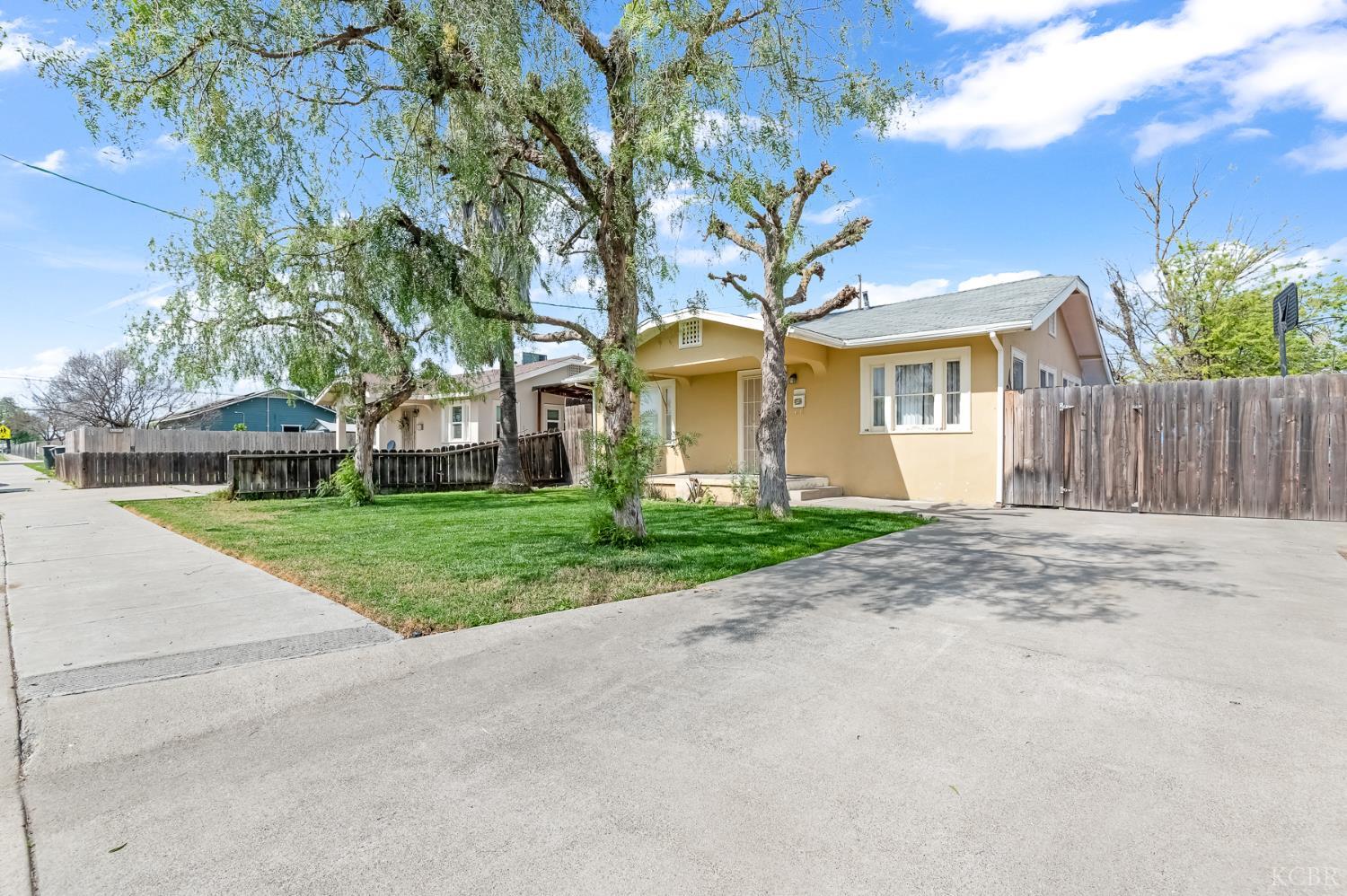 414 W Cameron St, Hanford, CA 93230