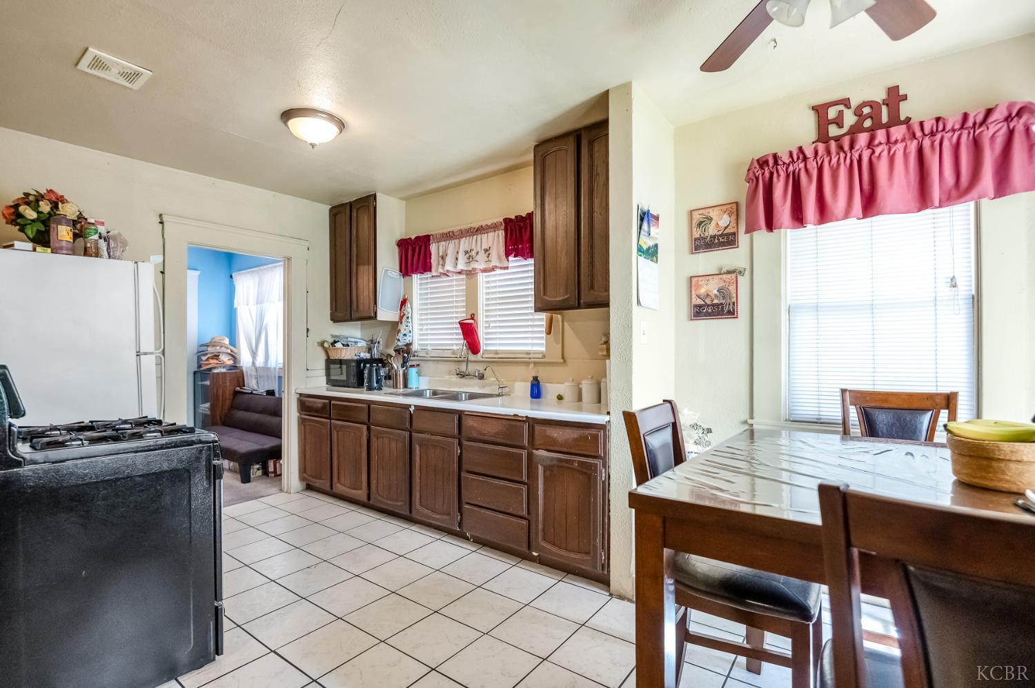 414 W Cameron St, Hanford, CA 93230