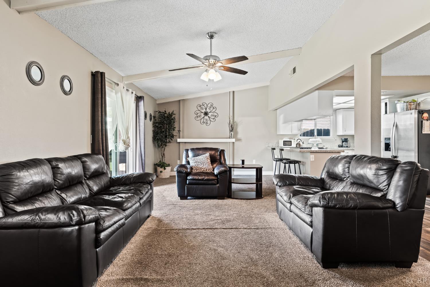 1363 Stanford Pl, Hanford, CA 93230