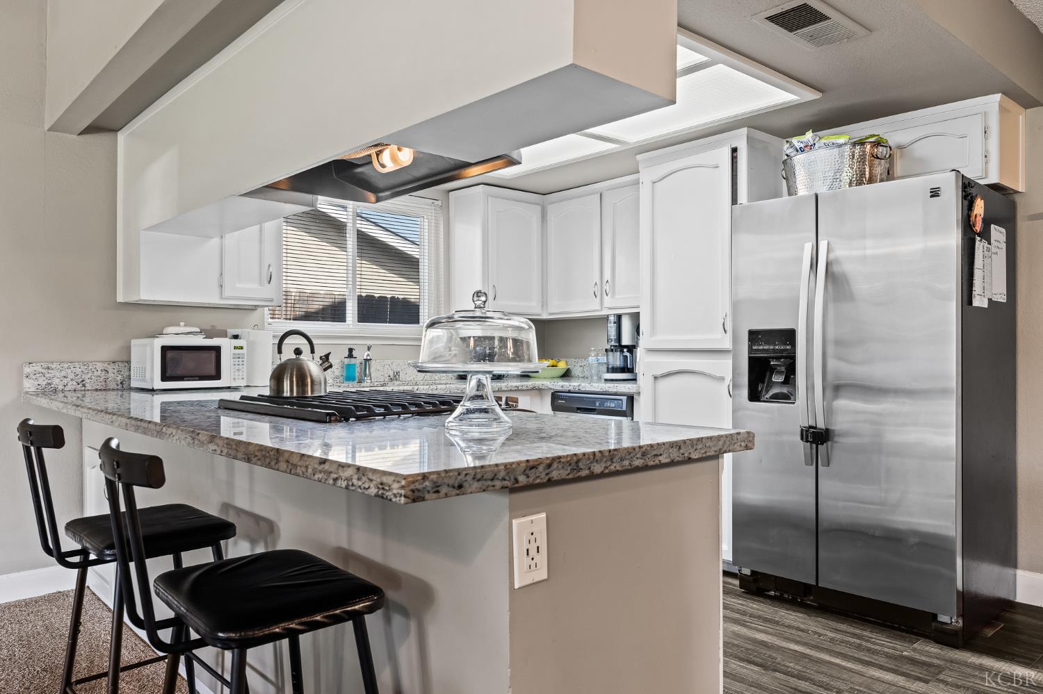 1363 Stanford Pl, Hanford, CA 93230