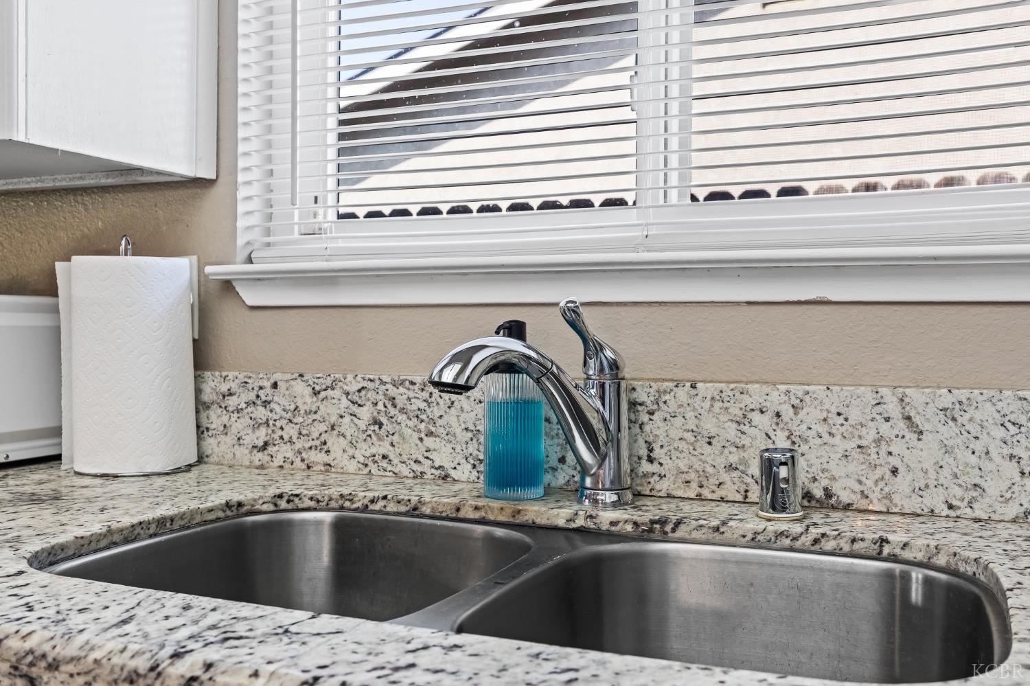 1363 Stanford Pl, Hanford, CA 93230