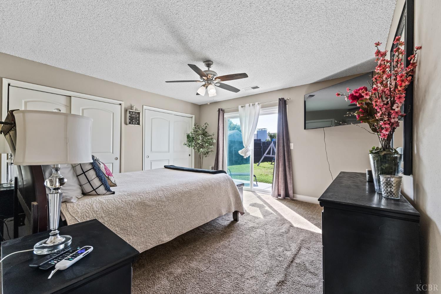 1363 Stanford Pl, Hanford, CA 93230