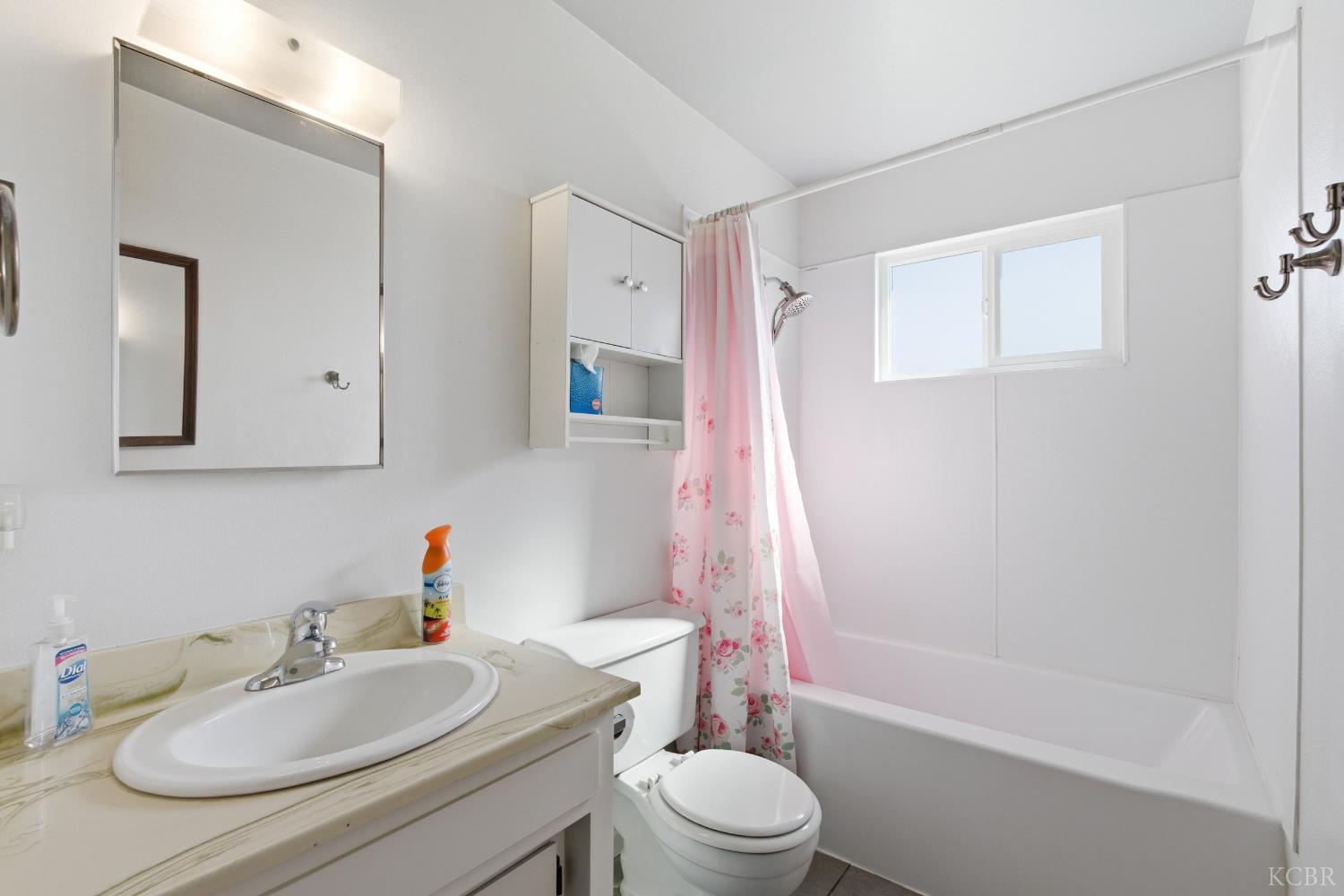 1165 S 12th Ave, Hanford, CA 93230