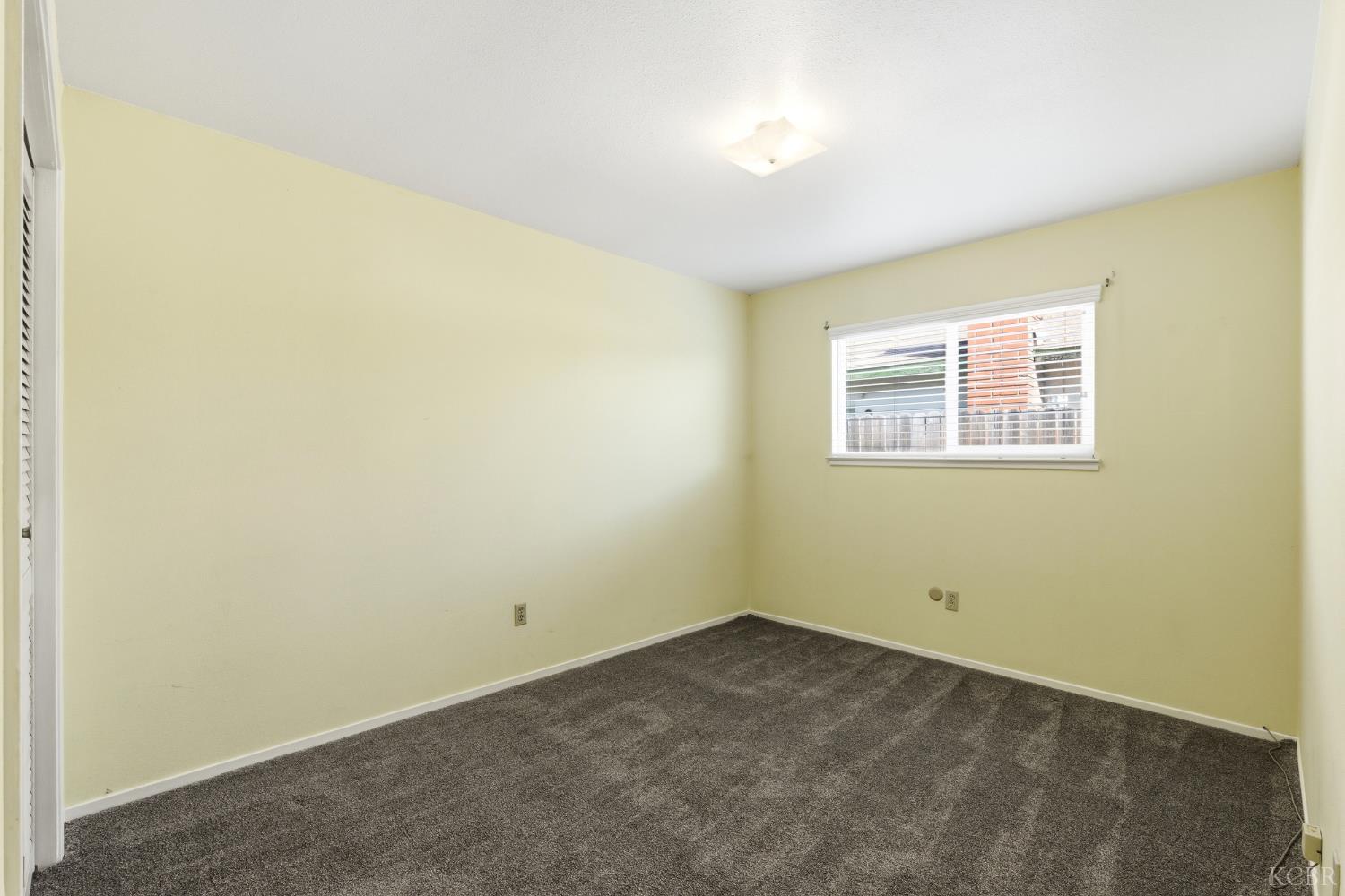 1165 S 12th Ave, Hanford, CA 93230