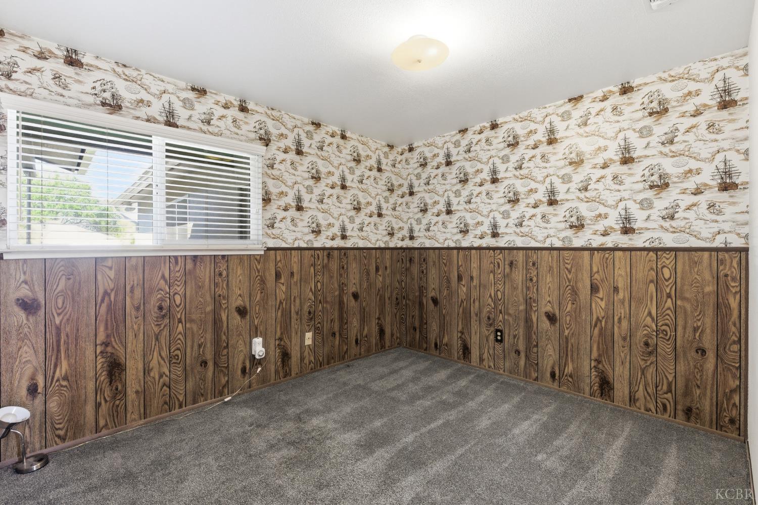 1165 S 12th Ave, Hanford, CA 93230