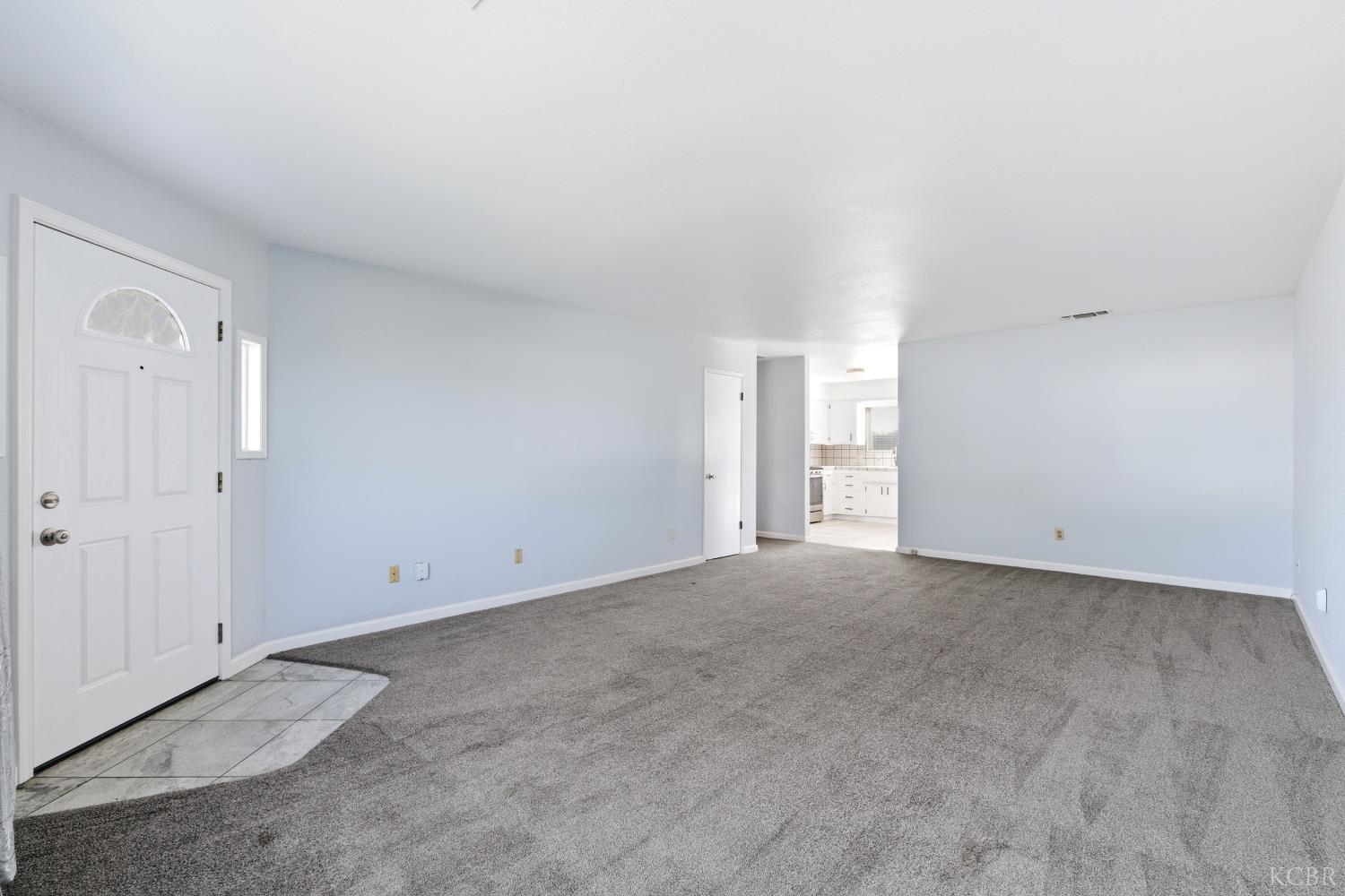 1165 S 12th Ave, Hanford, CA 93230