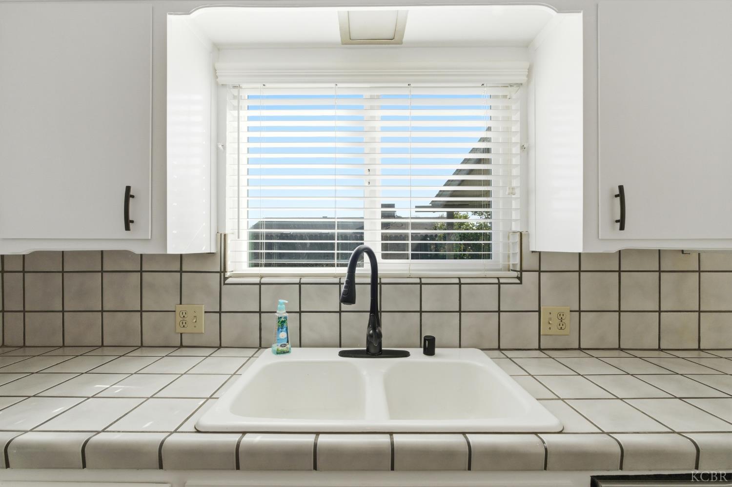 1165 S 12th Ave, Hanford, CA 93230